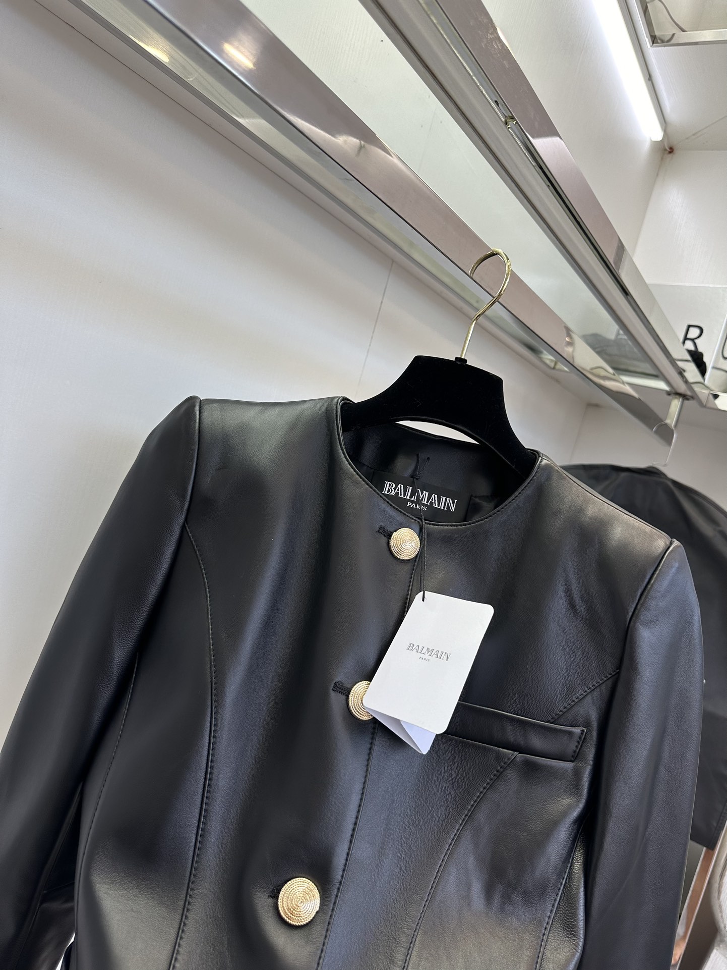 Balmain’s 24-Year-Old New Autumn/Winter Collection in Black, Almond, and Khaki. - 图片 8