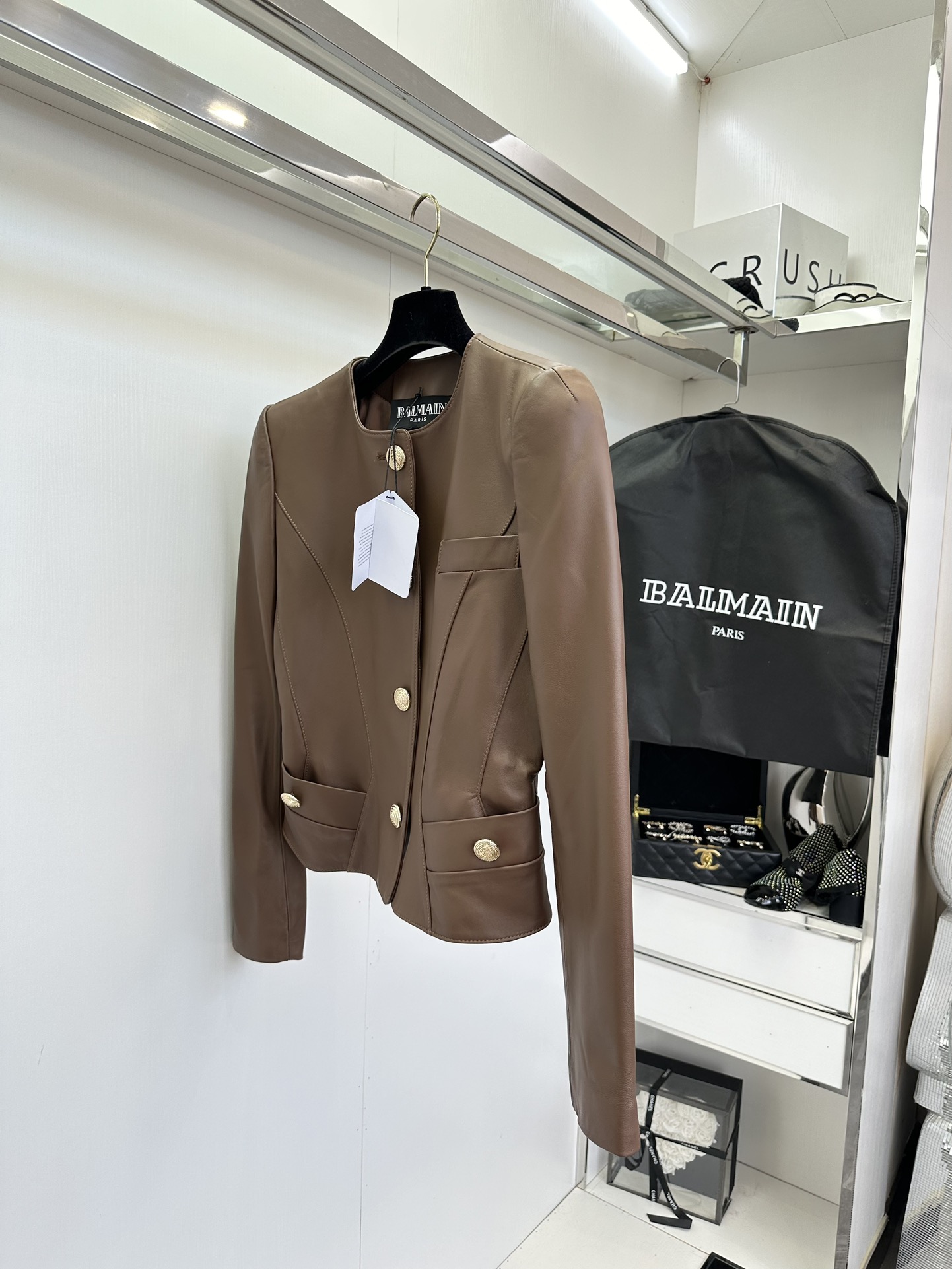 Balmain’s 24-Year-Old Tweedy Female Packaging in Black, Almond, and Khaki, Various Sizes. - 图片 3