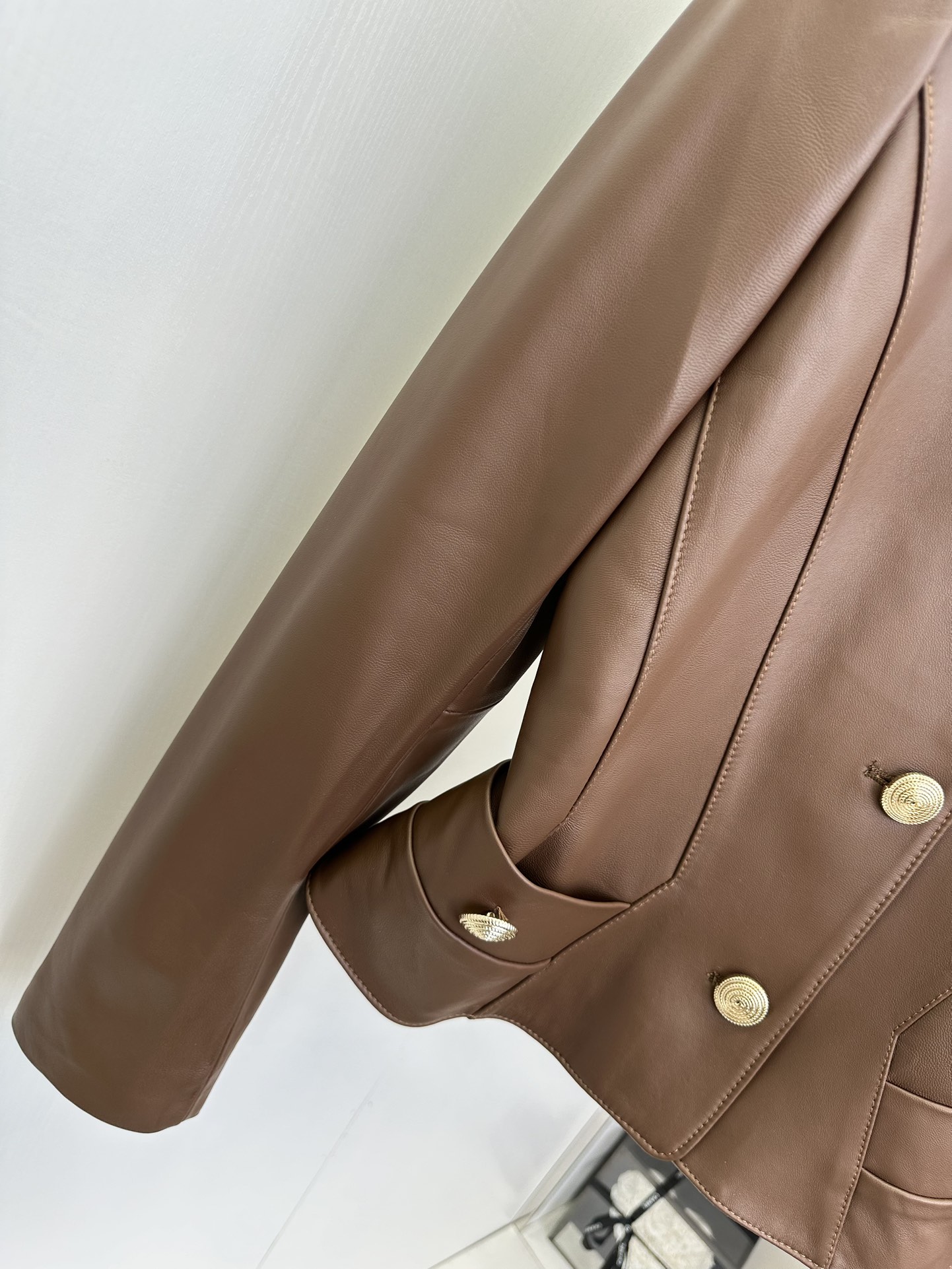 Balmain’s 24-Year-Old Tweedy Female Packaging in Black, Almond, and Khaki, Various Sizes. - 图片 7