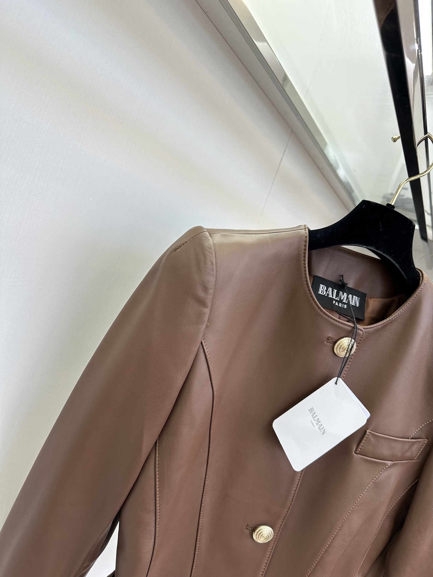 Balmain’s 24-Year-Old Tweedy Female Packaging in Black, Almond, and Khaki, Various Sizes. - 图片 5