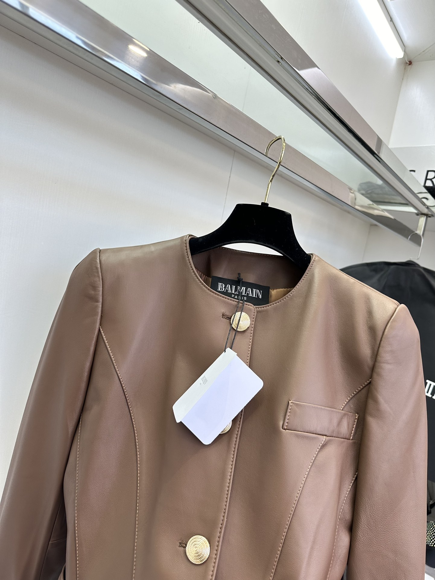 Balmain’s 24-Year-Old Tweedy Female Packaging in Black, Almond, and Khaki, Various Sizes. - 图片 8