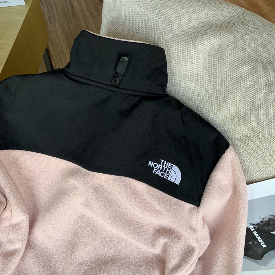 批100
The NorthFace北面  顶级摇粒绒拼接内胆外套
【跟 1986，1990，1994冲锋衣二合一，完美相结合】
TheNorthFace北面抓绒衣春秋冬新款户外运动摇粒绒内胆外套 跟1990，1986，1994冲锋衣完美融合内胆，可外穿功能型保暖运动跑步抓绒外套！双面抓绒，上身贼舒服，中等厚度男士内搭打底良品！好货不多，速度备起来啦！