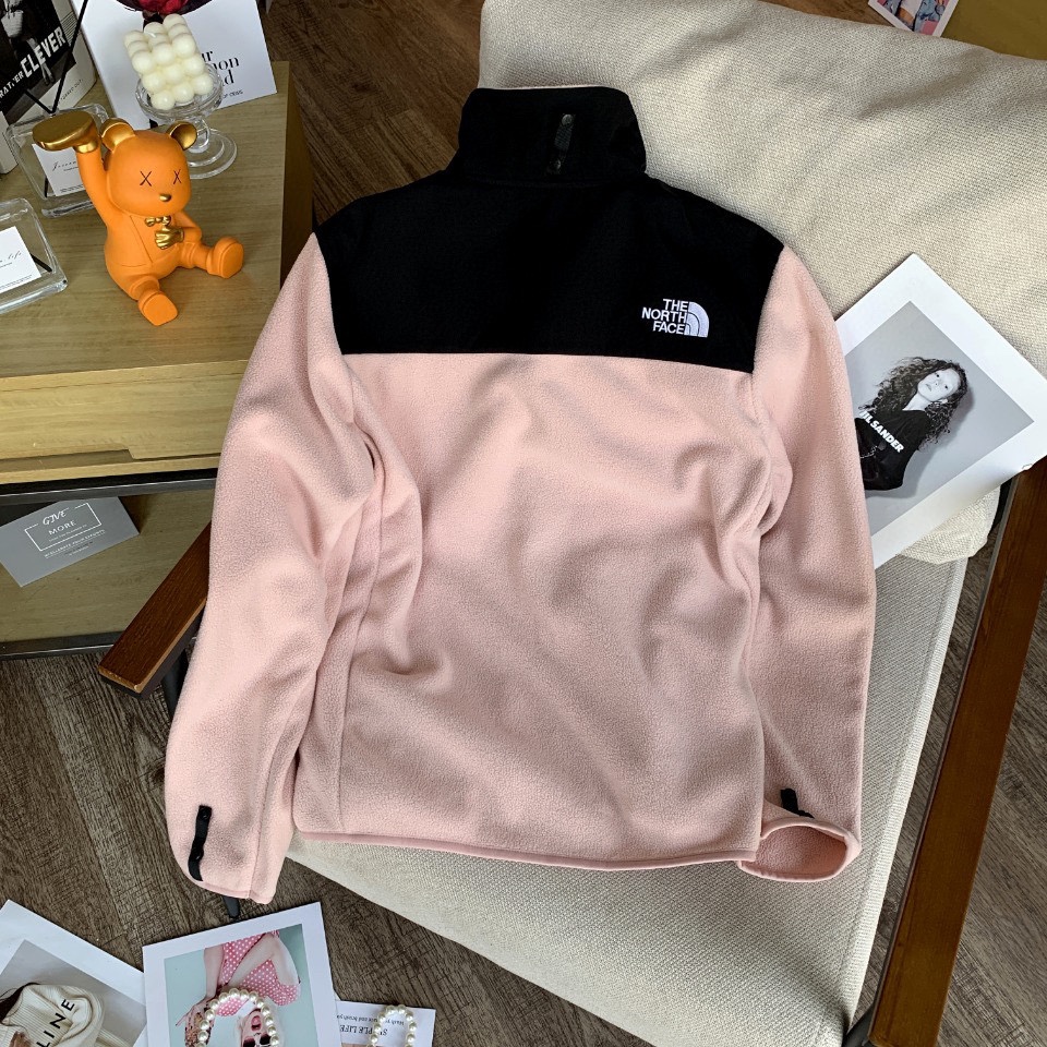 批100
The NorthFace北面  顶级摇粒绒拼接内胆外套
【跟 1986，1990，1994冲锋衣二合一，完美相结合】
TheNorthFace北面抓绒衣春秋冬新款户外运动摇粒绒内胆外套 跟1990，1986，1994冲锋衣完美融合内胆，可外穿功能型保暖运动跑步抓绒外套！双面抓绒，上身贼舒服，中等厚度男士内搭打底良品！好货不多，速度备起来啦！