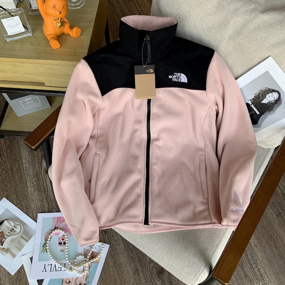 批100
The NorthFace北面  顶级摇粒绒拼接内胆外套
【跟 1986，1990，1994冲锋衣二合一，完美相结合】
TheNorthFace北面抓绒衣春秋冬新款户外运动摇粒绒内胆外套 跟1990，1986，1994冲锋衣完美融合内胆，可外穿功能型保暖运动跑步抓绒外套！双面抓绒，上身贼舒服，中等厚度男士内搭打底良品！好货不多，速度备起来啦！