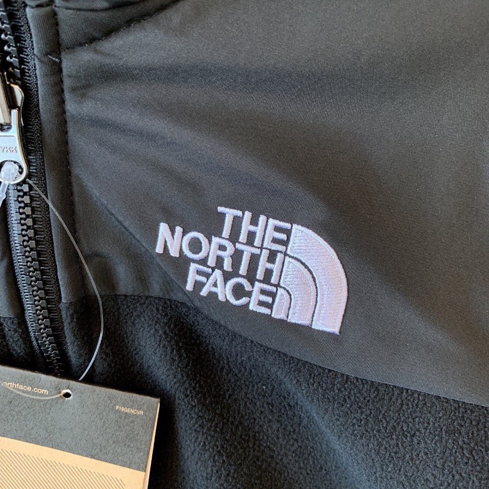 批100
The NorthFace北面  顶级拼接摇粒绒内胆外套
【跟 1986，1990，1994冲锋衣二合一，完美相结合】
TheNorthFace北面抓绒衣春秋冬新款户外运动摇粒绒内胆外套 跟1990，1986，1994冲锋衣完美融合内胆，可外穿功能型保暖运动跑步抓绒外套！双面抓绒，上身贼舒服，中等厚度男士内搭打底良品！好货不多，速度备起来啦！