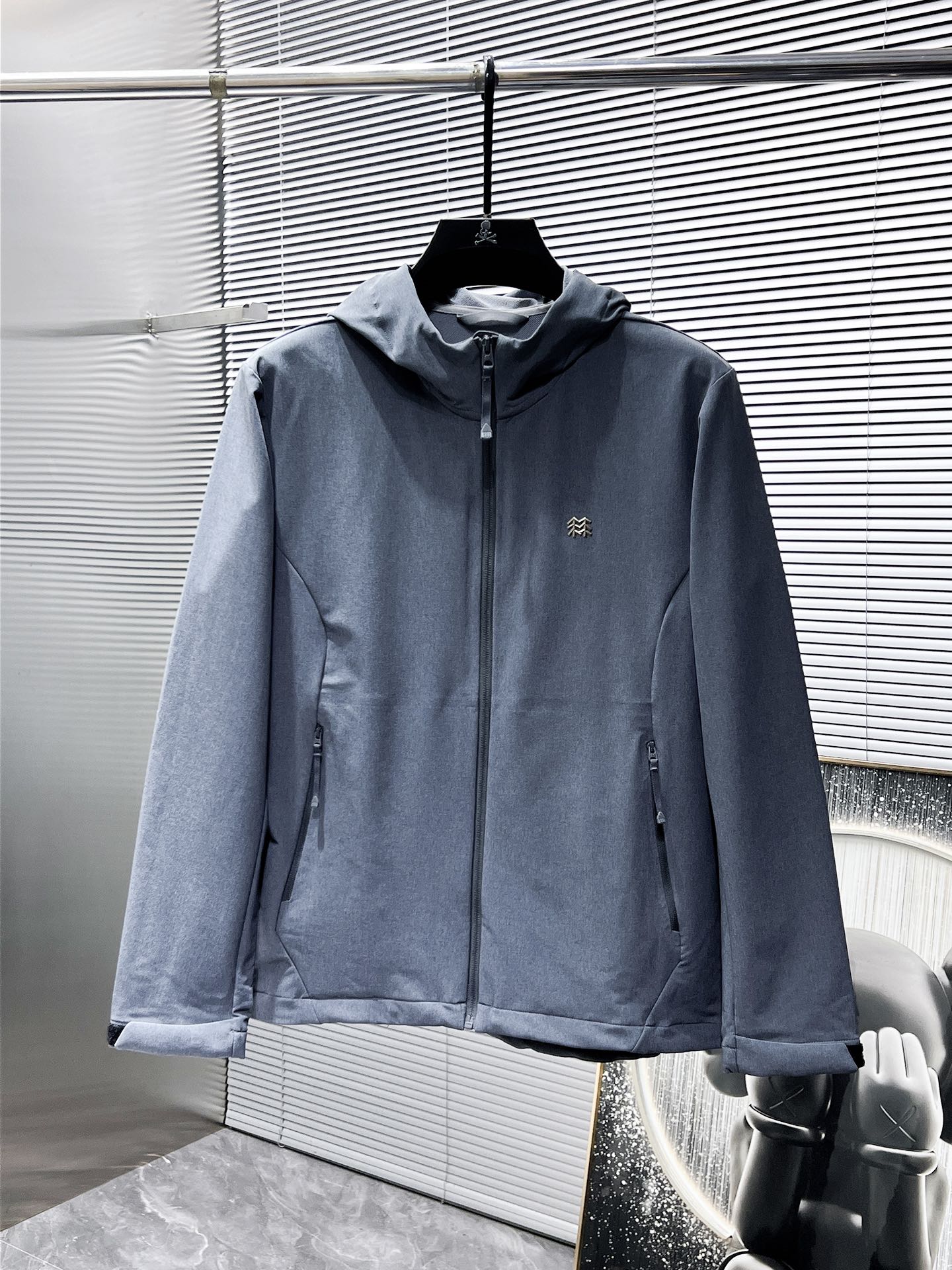 P250  可隆  kolon  2025新品软壳夹克外套，时尚帅气，简约百搭款，胸前精致刺绣图案logo，定制原版面料，不仅挺括，保持潮流的廓形，又穿着舒适，纱织更细腻，码数M-XXL  175.140穿L