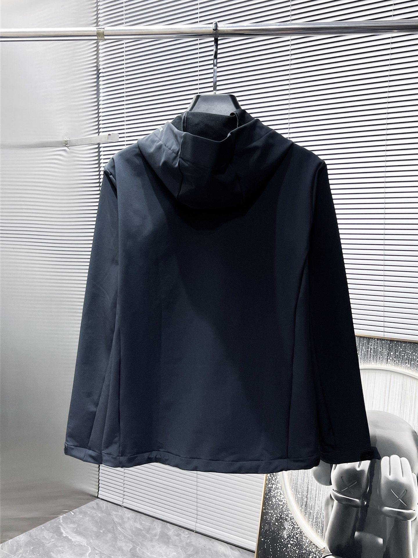 P250  可隆  kolon  2025新品软壳夹克外套，时尚帅气，简约百搭款，胸前精致刺绣图案logo，定制原版面料，不仅挺括，保持潮流的廓形，又穿着舒适，纱织更细腻，码数M-XXL  175.140穿L