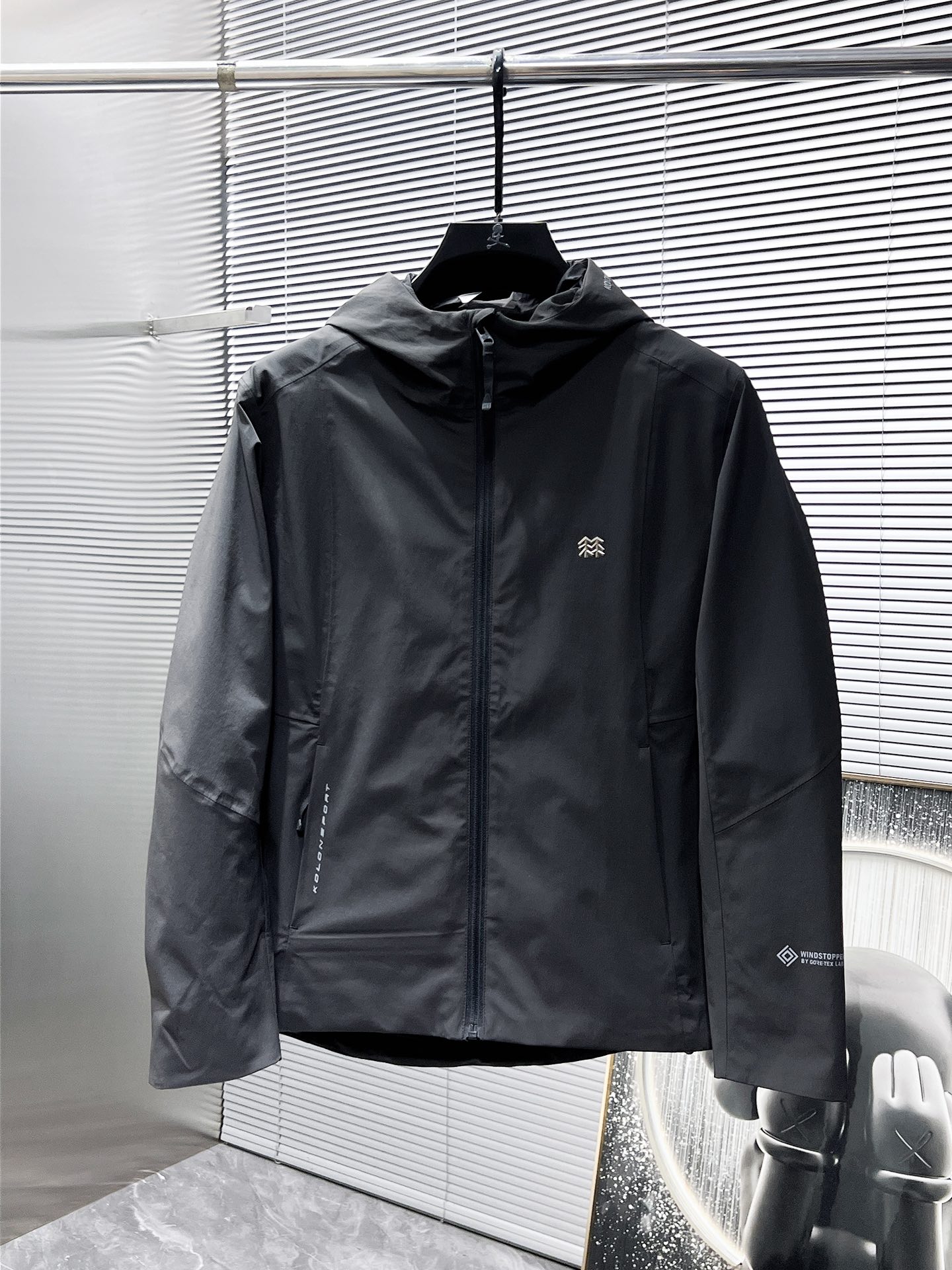 P310  可隆  kolon  2025新品抓绒软壳夹克外套，时尚帅气，简约百搭款，胸前精致刺绣图案logo，定制原版面料，不仅挺括，保持潮流的廓形，又穿着舒适，纱织更细腻，码数M-XXL  175.140穿M