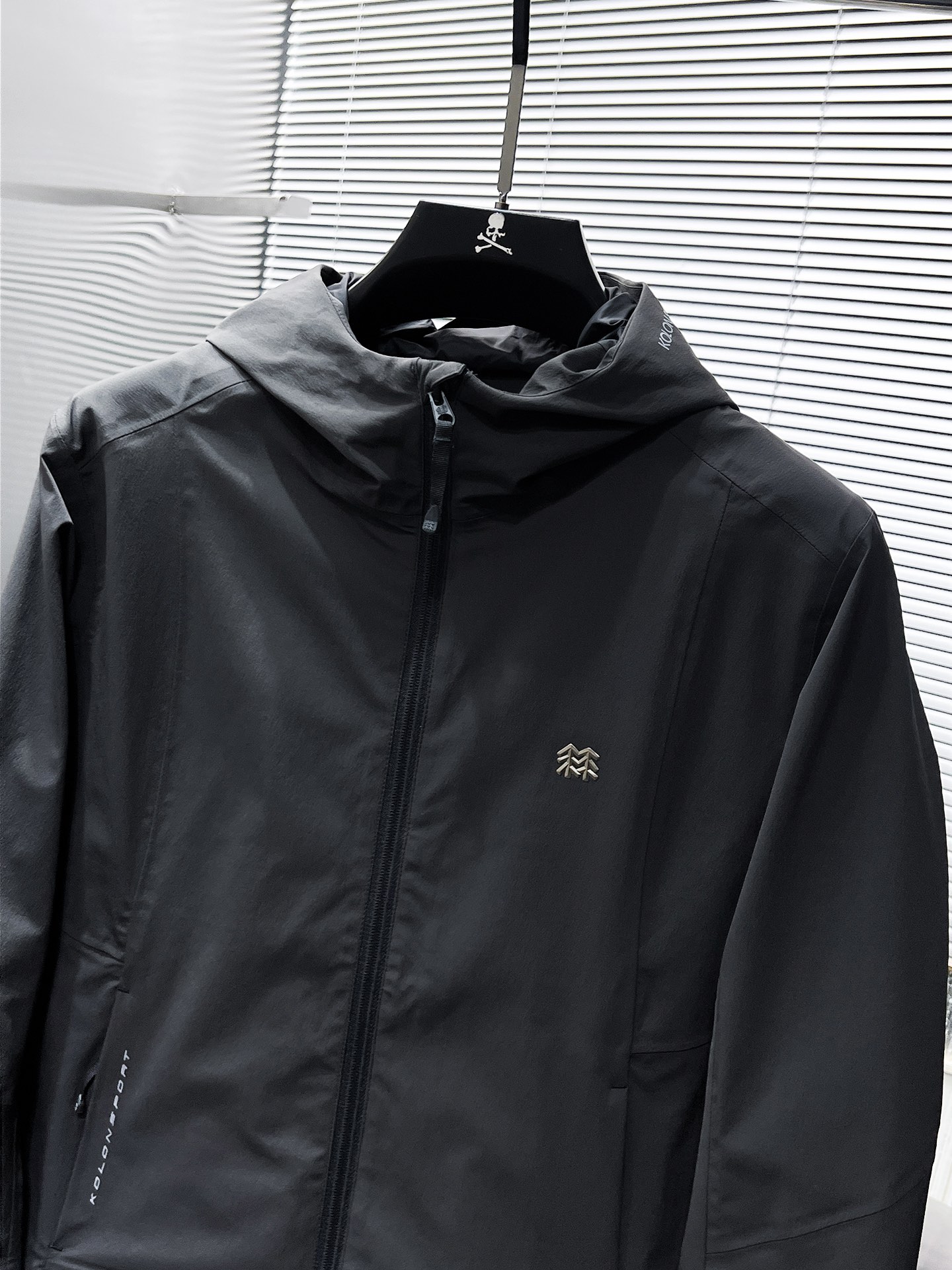 P310  可隆  kolon  2025新品抓绒软壳夹克外套，时尚帅气，简约百搭款，胸前精致刺绣图案logo，定制原版面料，不仅挺括，保持潮流的廓形，又穿着舒适，纱织更细腻，码数M-XXL  175.140穿M