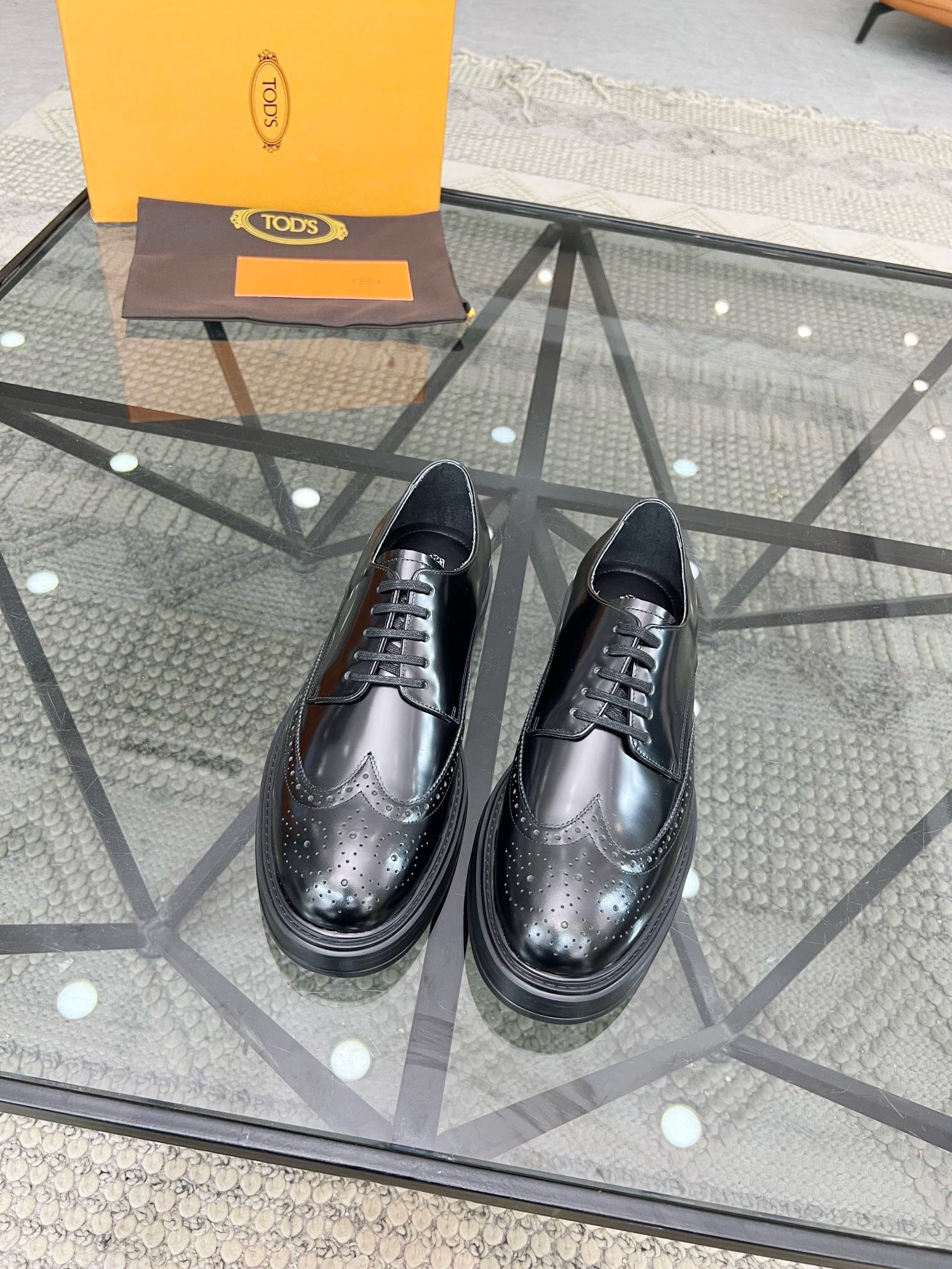 NO:217374,Brand TOD'S color original color matching Size 39-44 Custom made 38/45 Price Material Todds Men's New Loafers Driving Foot Shoes Used top layer cowhide leather with strong texture   cowhide inner Comfortable and breathable   original Open mold Customized Rubber outsole market highest quality, TOD'S foot shoes, Tod's, loafers, cowhide19860909品牌TOD'S 颜色原版配色 码数39-44订做38/45 价格 材质托德斯男士 新款 乐福鞋驾车 套脚鞋 采用头层牛皮皮质感极强 牛皮内里 舒适透气 原版 开模 定制 橡胶大底市场最高品质,TOD'S套脚鞋,Tod's,loafers,cowhide,Men's shoes