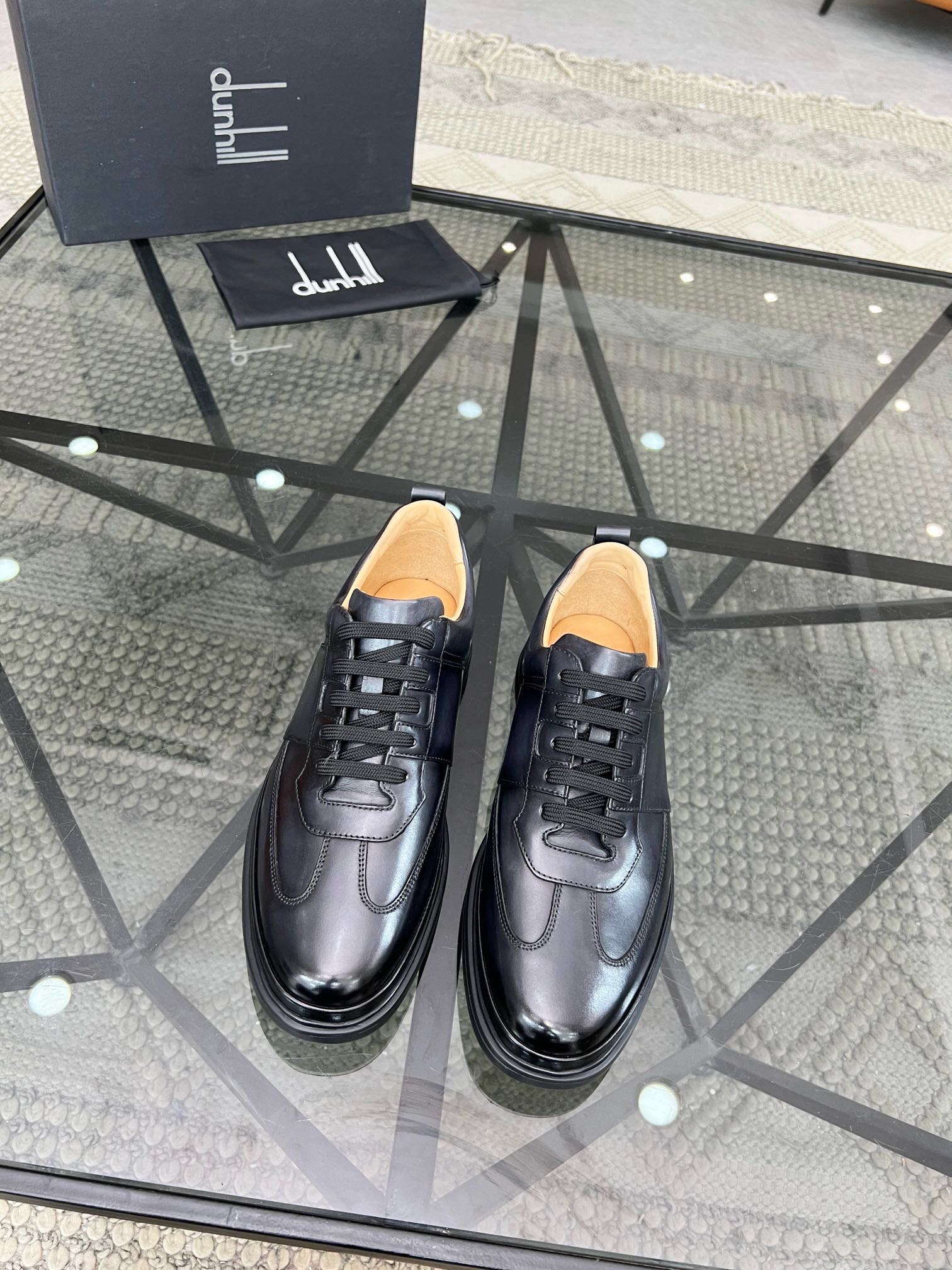 NO:217380,Brand dunhill color original color matching Size 39-44 Custom made 38.45 Price Material Dunhill new style Men's business leather shoes Retro color This shoe is made of imported cowhide, the tread pattern of the rubber sole is inspired by Dunhill's automotive tradition.,,cowhide19860909品牌dunhill 颜色原版配色 码数39-44定做38.45 价格 材质登喜路新款 男士商务皮鞋 复古擦色这款鞋采用进口牛皮制成,橡胶鞋底的胎面花纹灵感来自dunhill的汽车传统.,,cowhide,Men's shoes