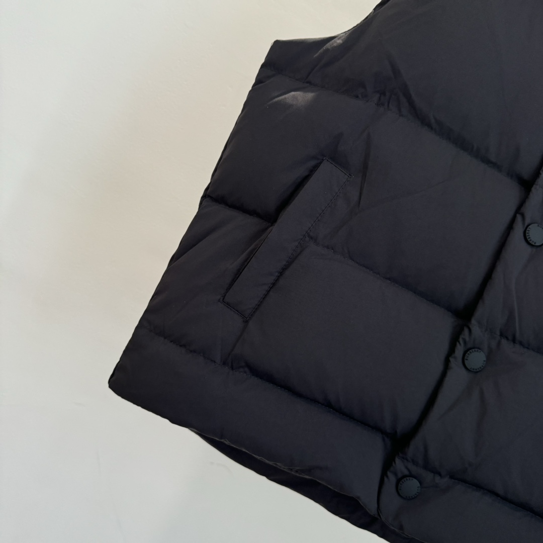 Guangzhou High Version Burberry Kids' Vest, 90% White Goose Down, Windproof, White & Black, Sizes 110-160.-Big cat