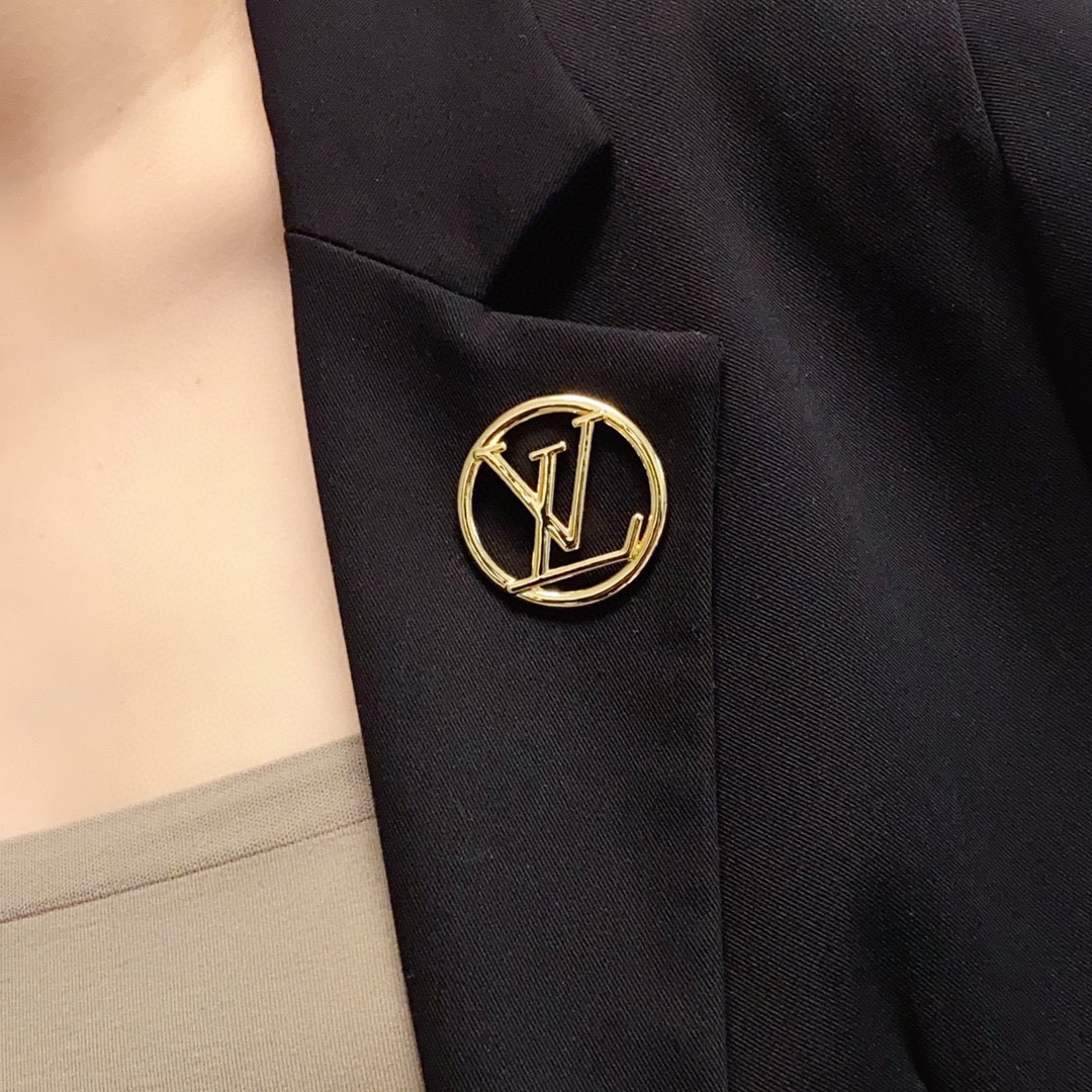 “LV’s New Gold Pins: Ultimate Women’s Accessories for Fashionable Ladies”