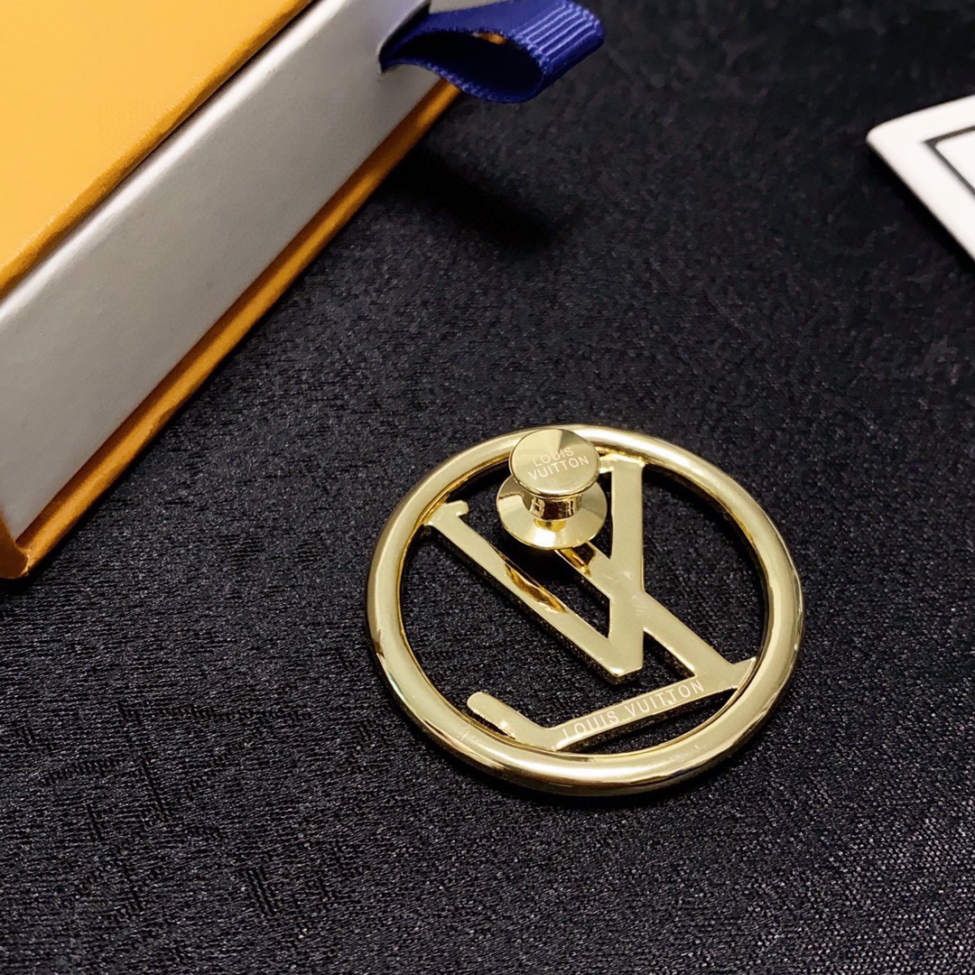 “LV’s New Gold Pins: Ultimate Women’s Accessories for Fashionable Ladies” - 图片 5