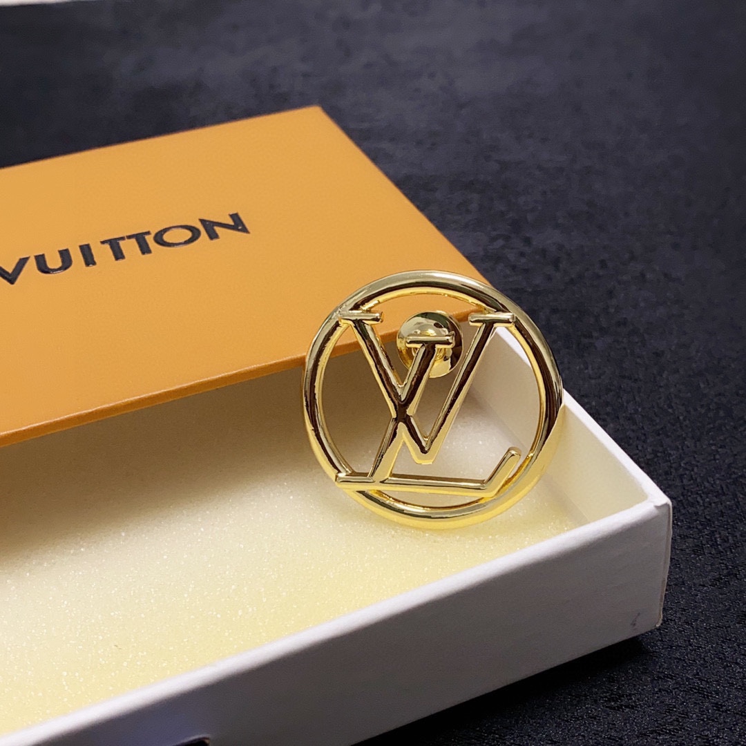 “LV’s New Gold Pins: Ultimate Women’s Accessories for Fashionable Ladies” - 图片 7