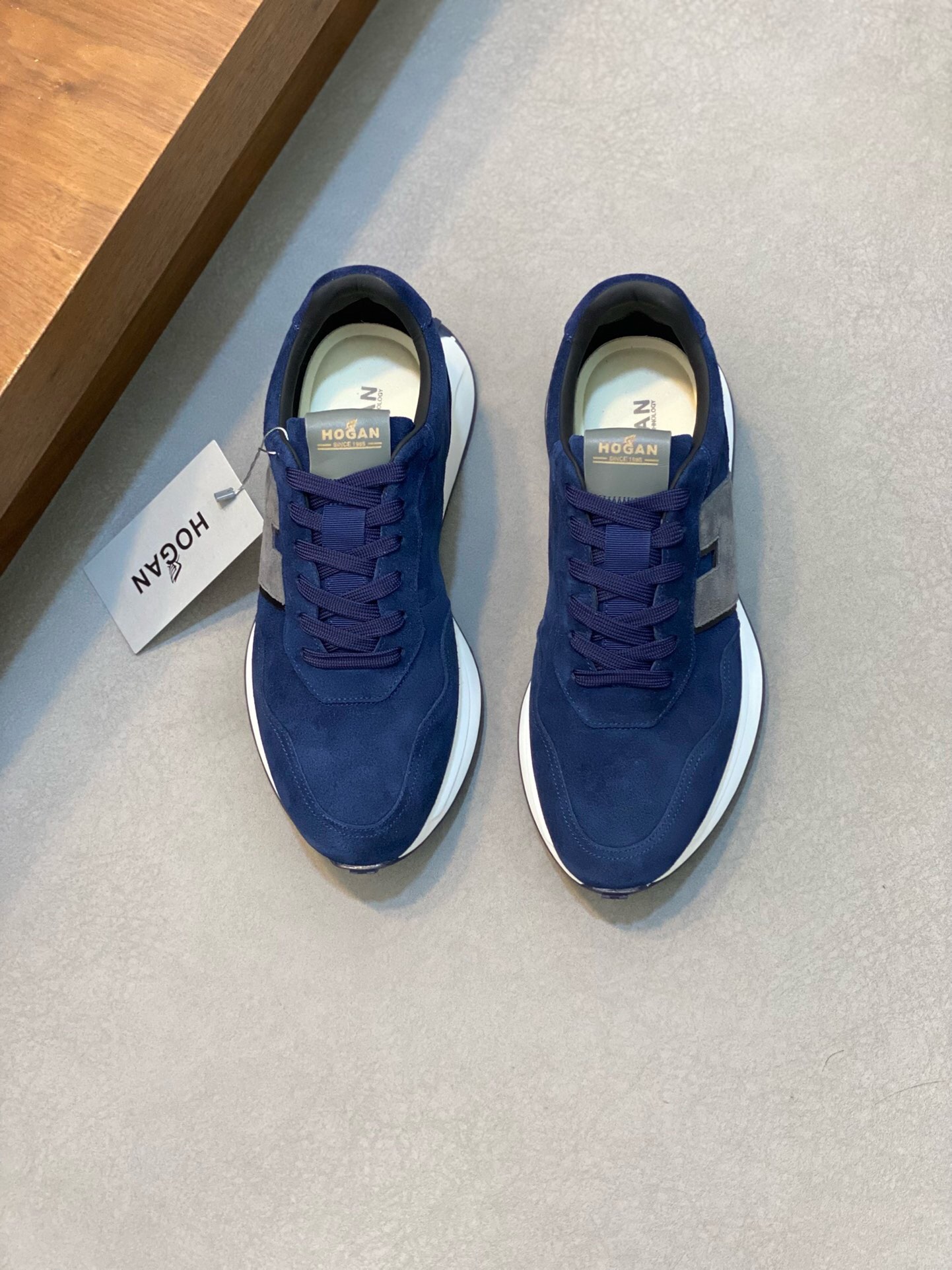 NO:217894,Brand HOGAN Color original color matching Number 39-44 Custom made 38.45 Price Material Hogan original single version top purchasing agent men's latest counter is available simultaneously, imported Italian original brand ▲▲ Calfskin·Brand Totem Breathable Cloth ▲▲ (highlights, nobles, grades) Exquisite workmanship sole original special supply original sole, exclusive double-layer activity · TPU rubber·molded sole; super · Comfortable · Wear-resistant · Anti-slip · Hogan, cowhide19860909品牌HOGAN 颜色原版配色 码数39-44定做38.45 价格 材质霍根原单版本顶级代购男士最新专柜同步发售,意大利进口原版品牌▲▲小牛皮·品牌图腾透气布匹▲▲（凸显高端·贵气·档次）做工考究鞋底原厂特供原版底,独家双层活动·TPU橡胶·成型大底;超级·舒适·耐磨·防滑·,霍根,hogan,cowhide,Men's shoes