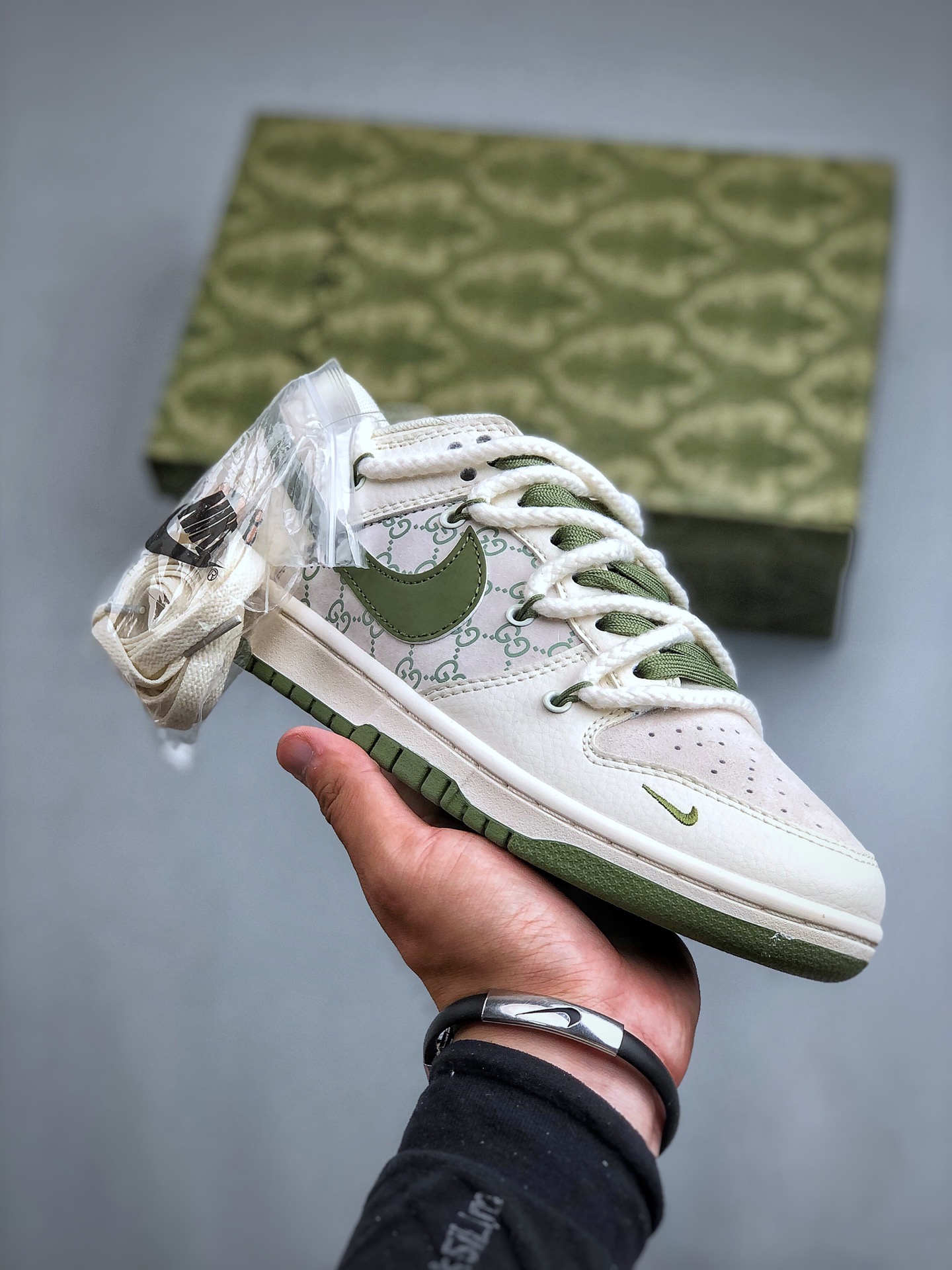 Nike SB Dunk Low Gucci Collab Green Anniversary Custom Sneakers 2 i1726420088 2936 0