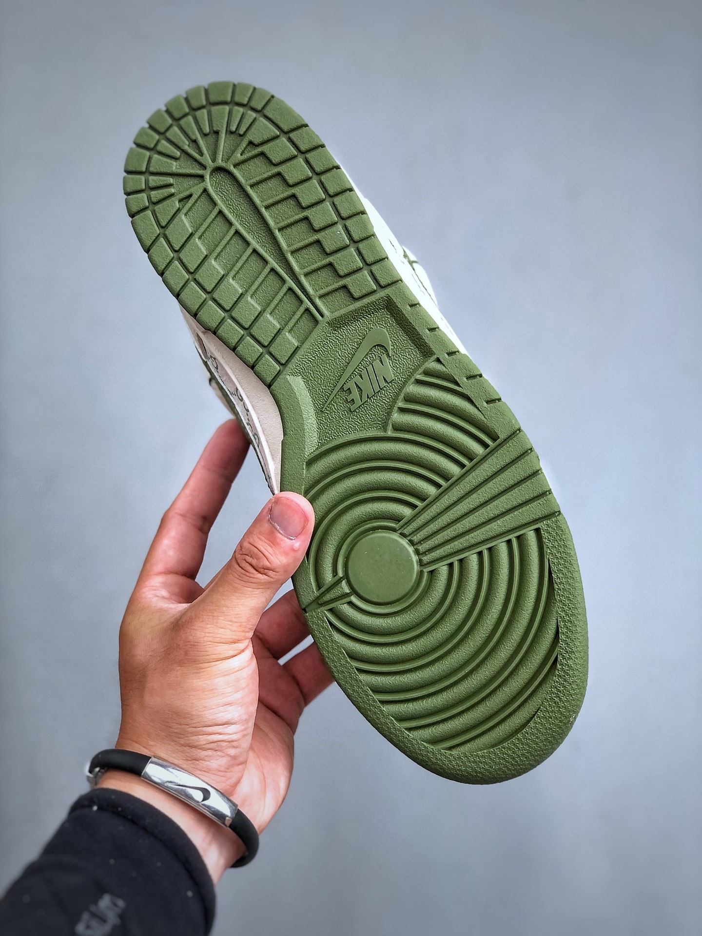 Nike SB Dunk Low Gucci Collab Green Anniversary Custom Sneakers 9 i1726420088 3919 7