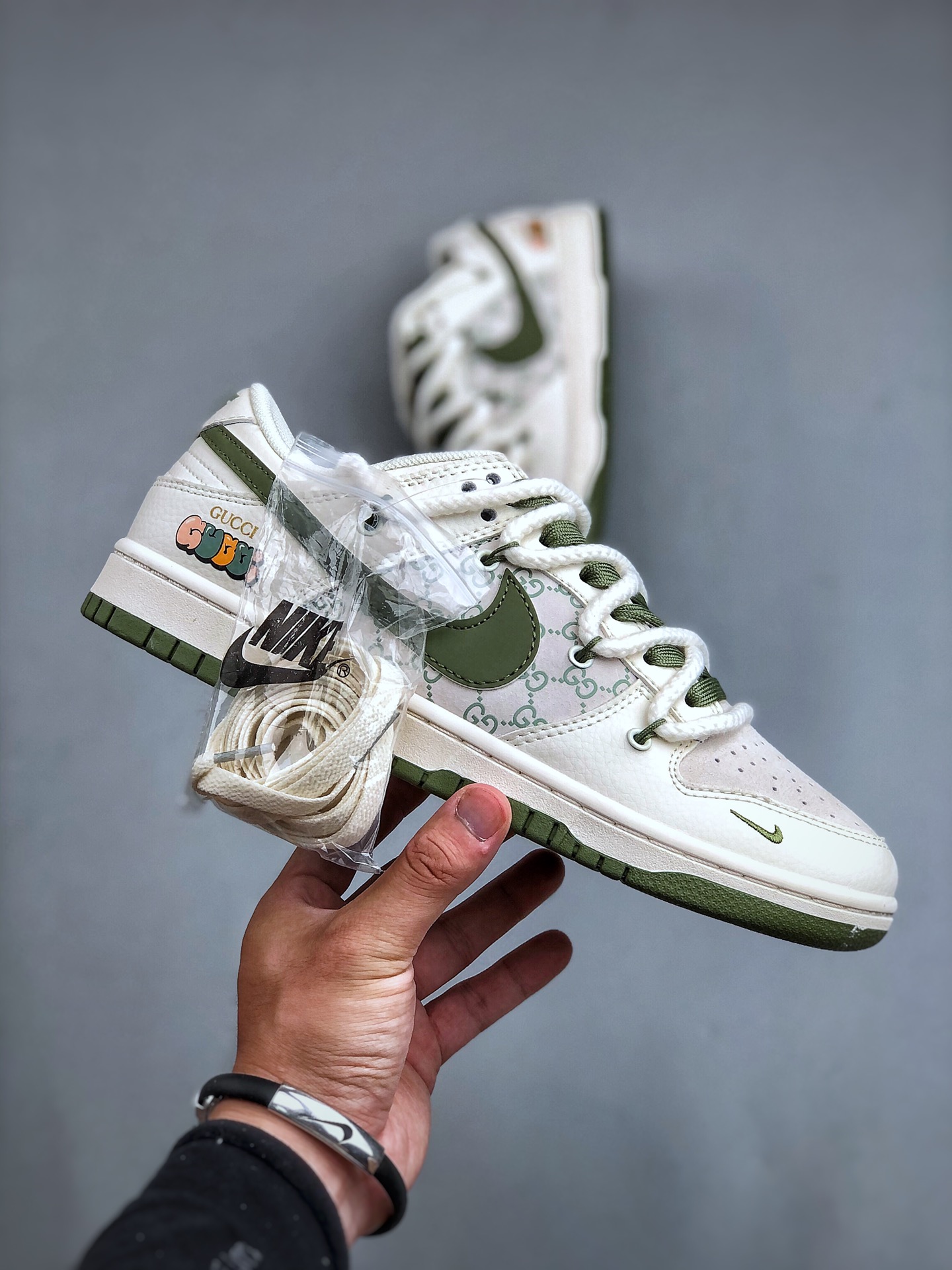 Nike SB Dunk Low Gucci Collab Green Anniversary Custom Sneakers 5 i1726420088 5911 3