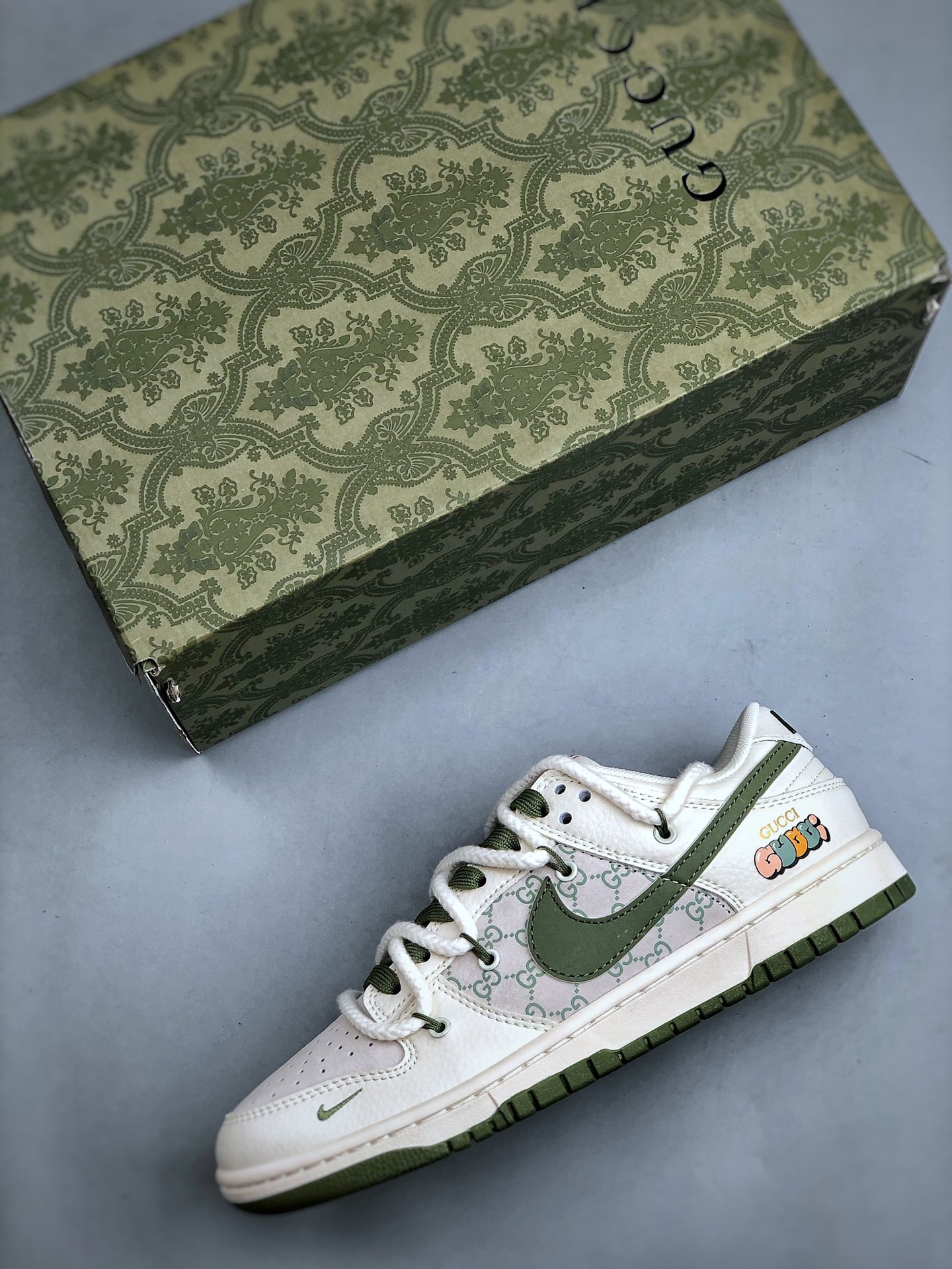 Nike SB Dunk Low Gucci Collab Green Anniversary Custom Sneakers 4 i1726420088 6995 2