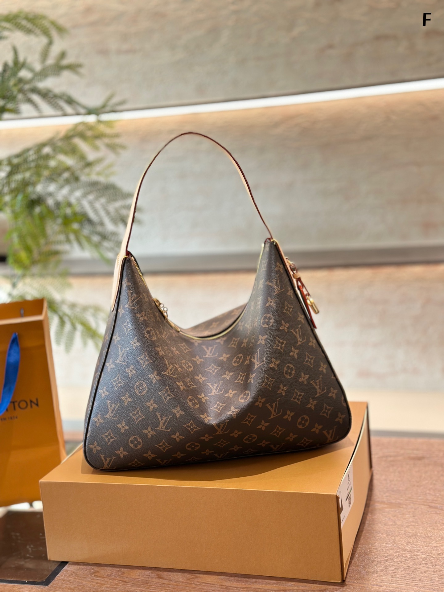 Louis Vuitton Fake
 Bags Handbags Gold Monogram Canvas M12098