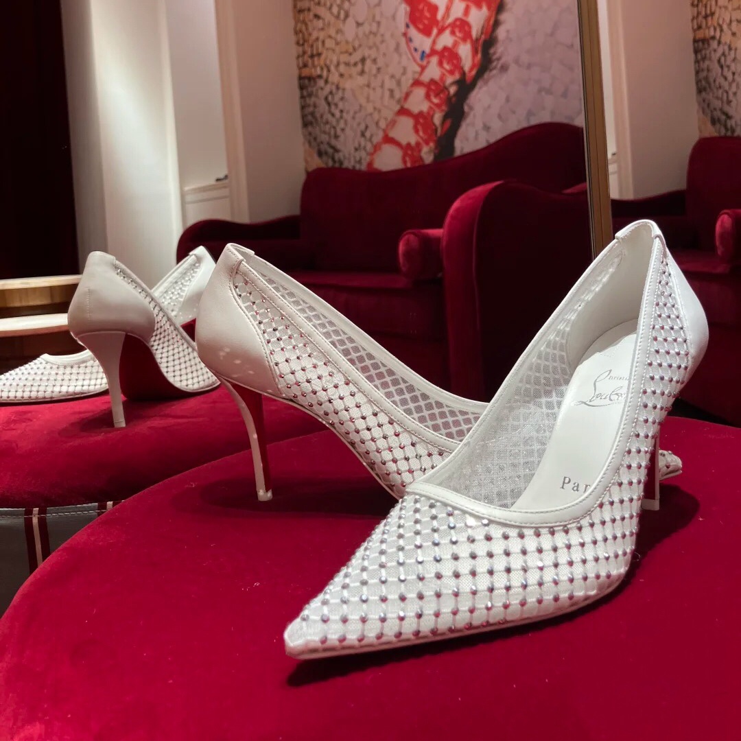 NO:100622,High-end customization 2025 spring and summer diamond gift shoes classic series! H8Cm, size 34-42. Customized models are not refundable or exchanged. 1857-003. White cowhide. White net. White imitation diamond. Standard European code Reference:1857-003 Color:white/white Material:cowhide Lining:goat leather Heel height:8cm Sole:leather sole Size:EUR 34-42 (US 4-11):,,christian louboutin,cowhide19860909高端订制 2025春夏钻石礼鞋精典款系列！ H8Cm,尺码34-42码. 订制款不退不换.1857-003.白色牛皮.白色网.白色仿奧钻. 标准欧码 Reference:1857-003 Color:white/white Material:cowhide Lining:goat leather Heel heigh:8cm Sole:leather sole Size:EUR 34－42（US 4一11) :,,christian louboutin,cowhide,Women's Shoes