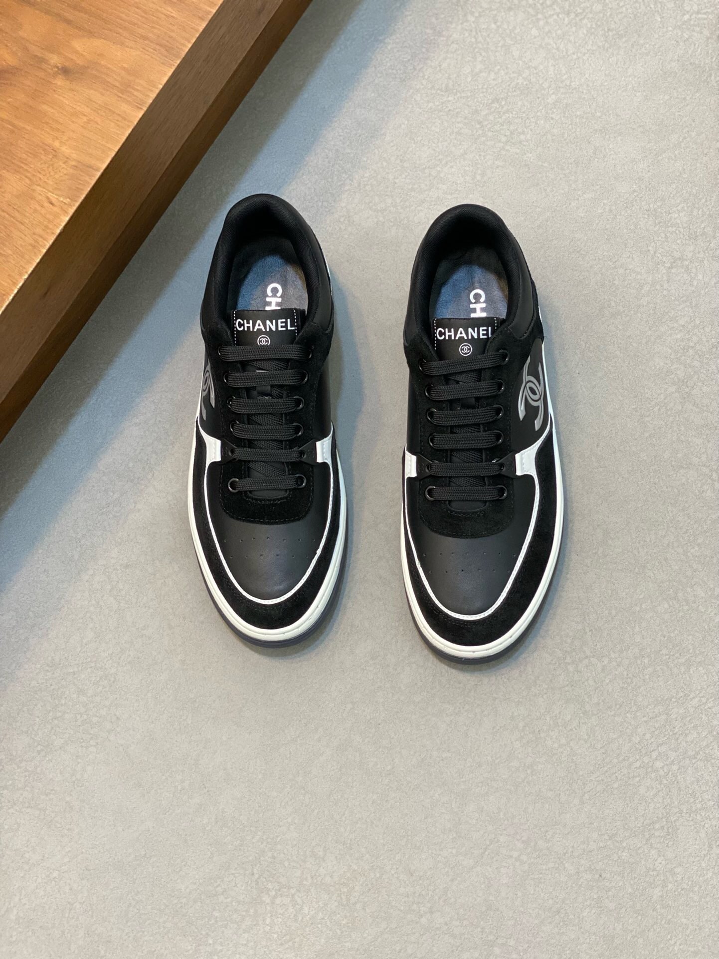 NO:219035,Brand CHANEL original color matching Size 39-44 Custom made 38.45 Price Material Chanel New Chanel super popular sports shoes Fall and winter thick wool wool paired with autumn and winter coats, the sweater is also super good-looking. The mix of fabric tweed and linen   high mercerized beef velvet Multiple color combinations   reflective edges Design sense Breathable and comfortable inner Fashionable essence must be included, Chanel Sports shoes, Chanel, Chanel, Sneakers, Sweaters19860909品牌CHANEL 颜色原版配色 码数39-44定做38.45 价格 材质Chanel 新款 香奈儿超爆款运动鞋 秋冬粗花毛呢款 搭配秋冬大衣,毛衣也超级好看 面料呢子和亚麻的混合 高丝光牛绒 多种拼色 反光边料的设计感 透气舒适内里 时髦精必入,香奈儿 运动鞋,chanel,chanel,sneakers,sweaters,Men's shoes