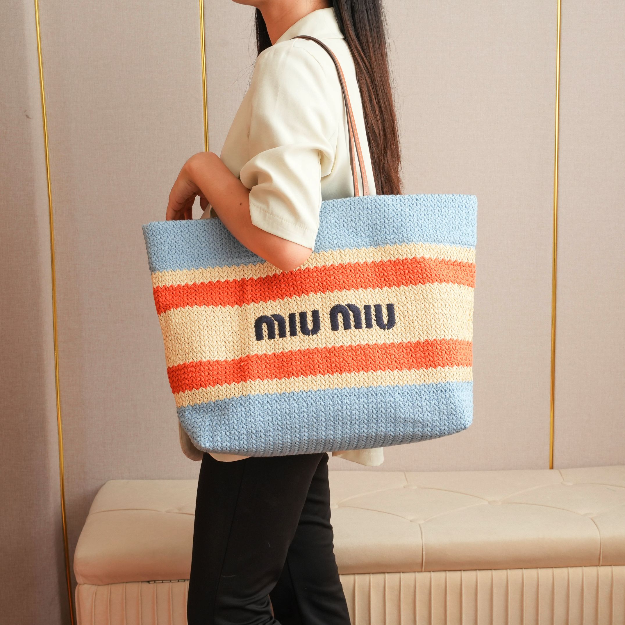 NO:406703,5NG (three-color light pink) upper body effect reference, MIUMIU, miumiu198609095NG（三色浅粉） 上身效果参考,MIUMIU,miumiu,Bag