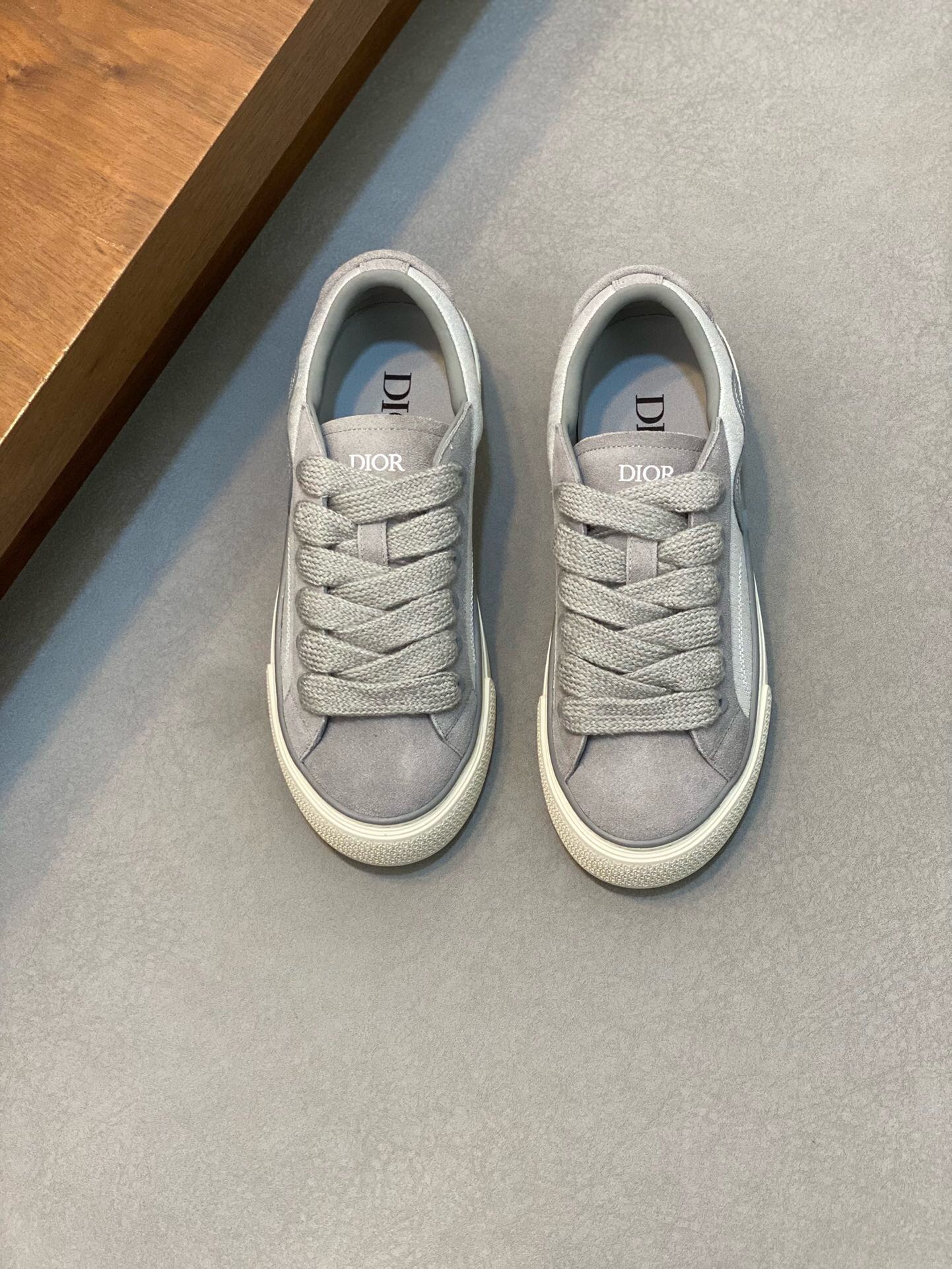 NO:218953,Brand Dior color original color matching, code number 39-44 customized 38.45 price Material Dior new casual shoes!  The details of the fashionable layout are impeccable, using cowhide with mesh patchwork to make comfortable and sweat-absorbing mesh. The foot pad feels comfortable and has excellent quality. Dior casual shoes, dior, dior, cowhide19860909品牌Dior 颜色原版配色 码数39-44定做38.45 价格 材质迪奥新款休闲鞋！时尚潮流的版面细节无可挑剔采用牛皮搭配网布拼接制作舒适吸汗的网布垫脚脚感舒适品质优越,Dior休闲鞋,dior,dior,cowhide,Men's shoes