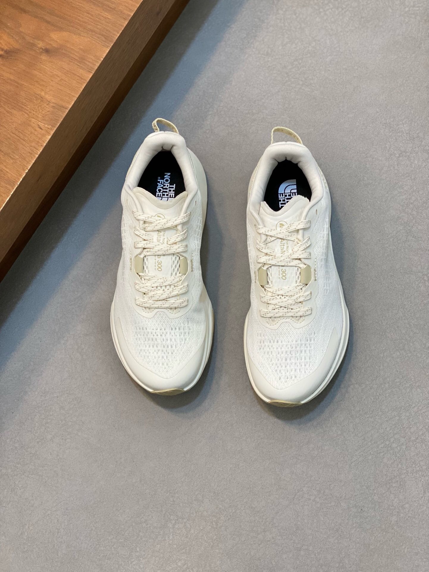 NO:219069,Dongguan Factory Men's North Face VECTIV trail running shoes hiking 3D mesh upper has both breathability and durability, and is light and comfortable to wear, functional TPU patches, toe and body use seamless TPU patches, which have good support and protection. The soft tongue can effectively reduce slippage, enhance comfort and fit VECTIVTMM 3D Full-pallet Pallet innovative 3D VECTIV Full-pallet Pallet locks the sole of the foot and maintains a stable pace. VECTIV curved roller midsole curved roller midsole optimizes the ground contact posture, reduces the impact force of the foot, and brings strong propulsion. Size: 39 40 40.5 41 42 42.5 43 44 44.5 45,,The North  Face19860909莞厂 男款北面(The North Face)VECTIV越野跑鞋徒步3D 网布鞋面透气性与耐久性兼具,穿着轻便舒适不闷脚功能性TPU贴片鞋头及鞋身采用无缝TPU贴片,具有良好的支撑性和防护性. 柔软鞋舌可有效减少滑落,增强舒适性和贴合性VECTIVTMM 3D 全掌承托板创新性3D VECTIV 全掌承托板锁定足底,保持稳定步伐. VECTIV弧形滚轴中底弧形设计的滚轴中底,优化触地姿势,降低足部冲击力,带来强进推进力. 码数:39 40 40.5 41 42 42.5 43 44 44.5 45,,The North Face,Men's shoes