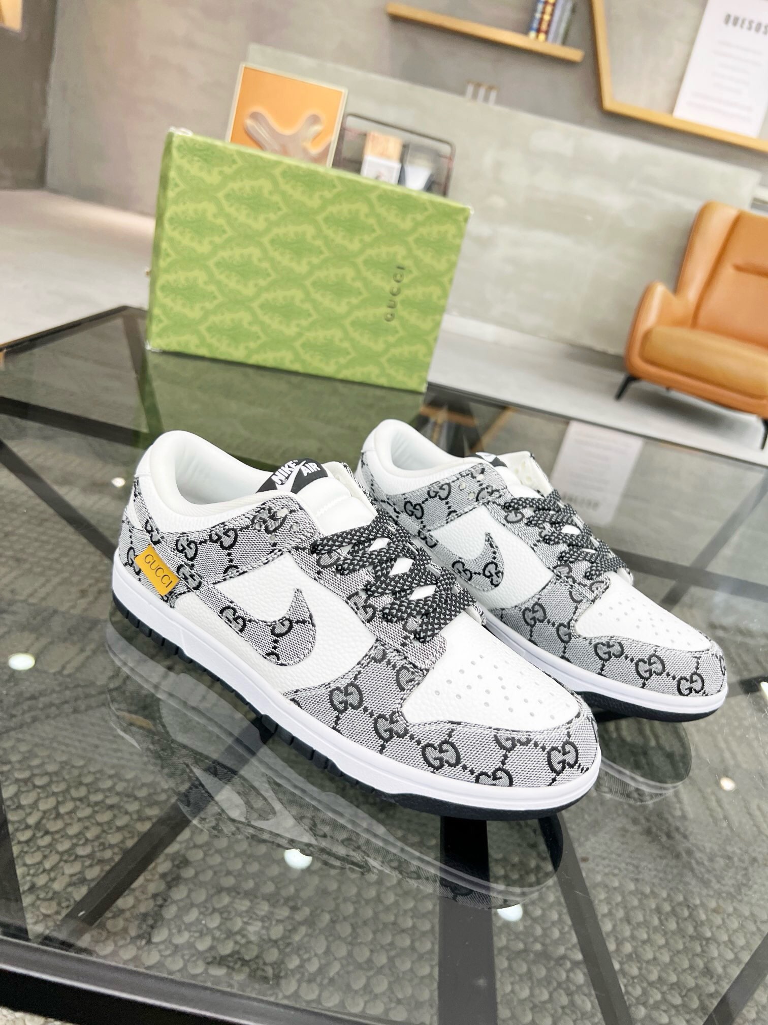 NO:219353,Brand GUCCI·NiKe original color matching, code number 38-45 customized 46 price Material Gucci·Nike new casual shoes!  Top purchasing agent, Road, street-fried sports shoes, counter synchronization, upper imported from Italy, imported original cowhide fabric, imported breathable mesh lining, original sole, original special original sole, TPU exclusive movable molding sole is super comfortable, original order goods, high quality, Guqi casual shoes, gucci, cowhide19860909品牌GUCCI·NiKe 颜色原版配色 码数38-45定做46 价格 材质古奇·耐克新品休闲鞋！顶级代购 路 炸街联名款运动板鞋专柜同步,鞋面意大利进口原版牛皮面料,进口透气网布内里,鞋底原厂特供原版底,TPU独家活动成型底超级舒适,原厂跟单货,高品质,古奇 休闲鞋,gucci,cowhide,Men's shoes