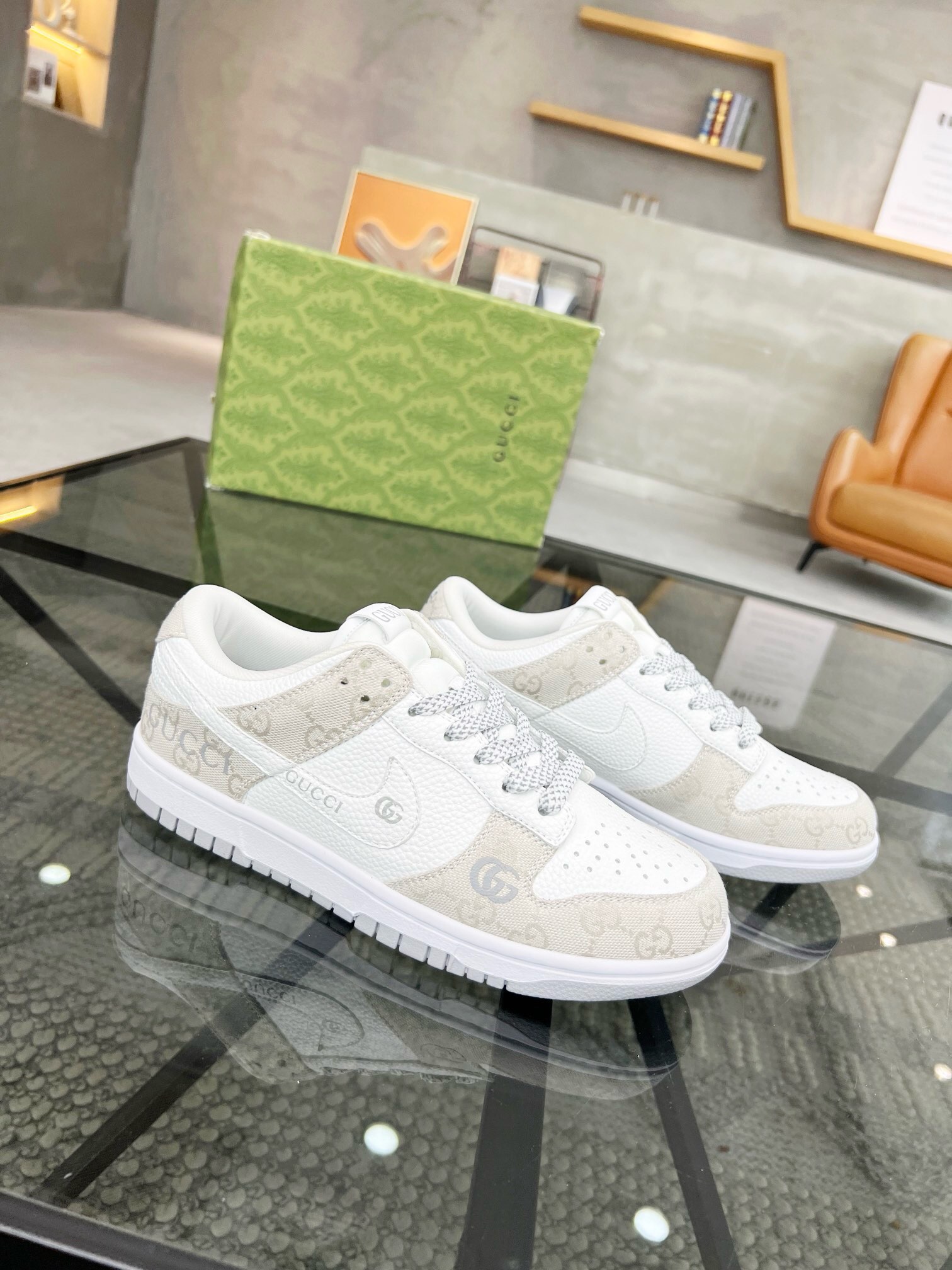 NO:217572,Brand GUCCI·NiKe original color matching, code number 38-45 customized 46 price Material Gucci·Nike new casual shoes!  Top purchasing agent, Road, street-fried sports shoes, counter synchronization, upper imported from Italy, imported original cowhide fabric, imported breathable mesh lining, original sole, original special original sole, TPU exclusive movable molding sole is super comfortable, original order goods, high quality, Guqi casual shoes, gucci, cowhide19860909品牌GUCCI·NiKe 颜色原版配色 码数38-45定做46 价格 材质古奇·耐克新品休闲鞋！顶级代购 路 炸街联名款运动板鞋专柜同步,鞋面意大利进口原版牛皮面料,进口透气网布内里,鞋底原厂特供原版底,TPU独家活动成型底超级舒适,原厂跟单货,高品质,古奇 休闲鞋,gucci,cowhide,Men's shoes