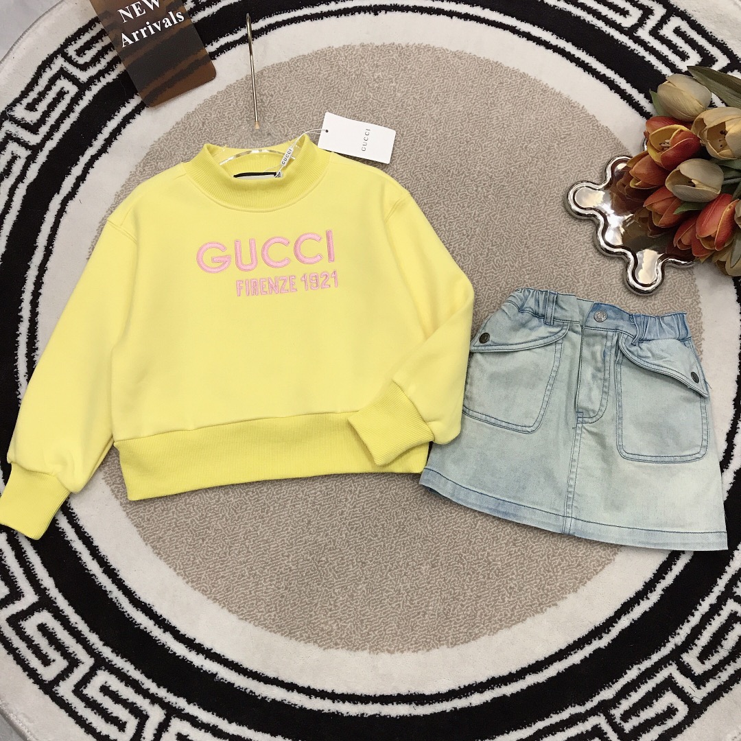 Gucci Aaaa
 Vêtements Jupes Sweatshirts Jaune clair Couleur rose Broderie de fleurs Coton Série hiver Fashion