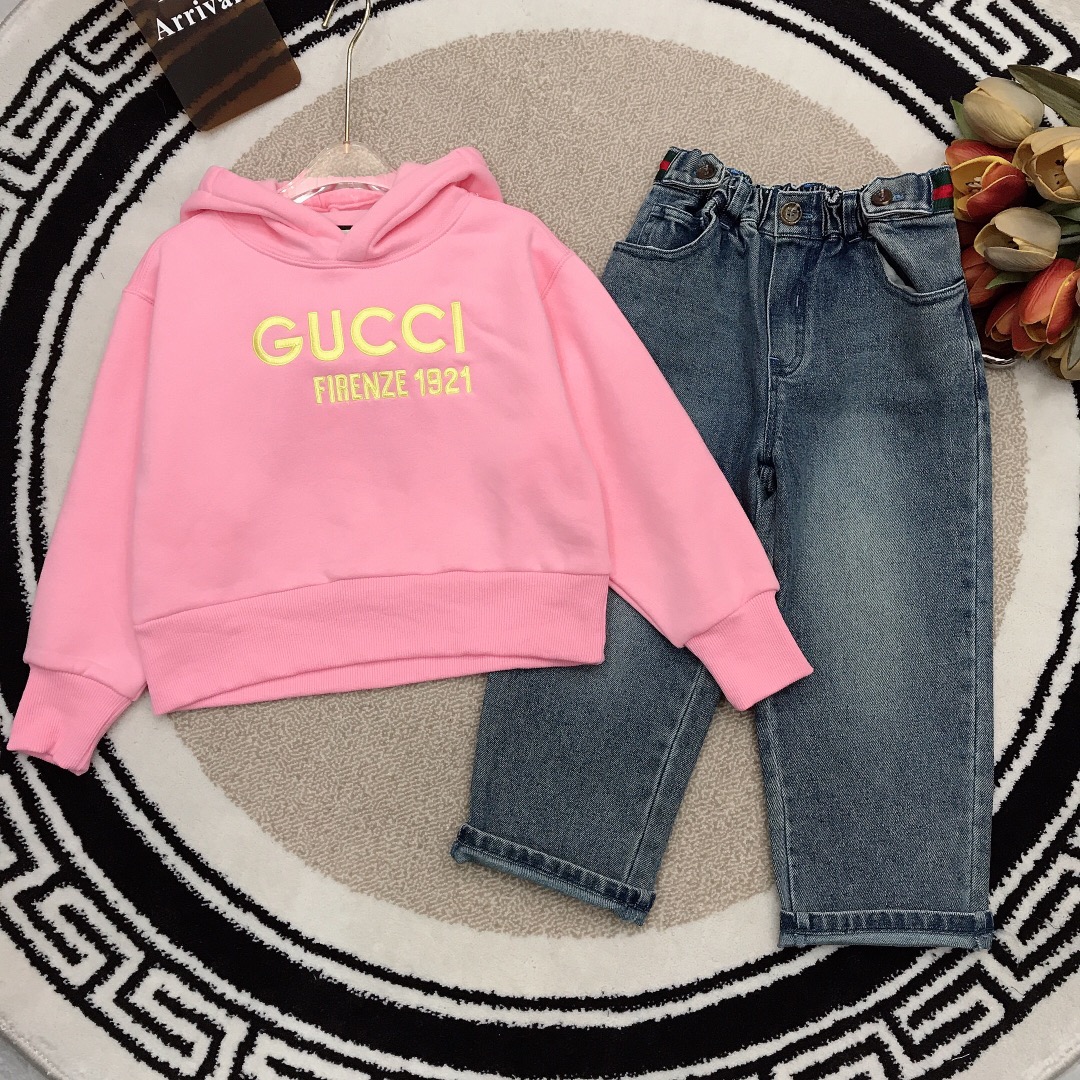 Gucci Vêtements Jeans Culottes & Pantalons Sweatshirts Chaque designer
 Couleur rose Broderie de fleurs Coton Collection automne – hiver Fashion Top à capuche