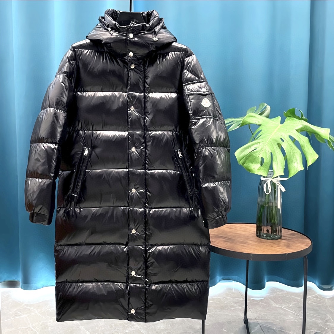 Moncler️蒙口玛雅24ss长款亮面绿里羽绒服御寒极品！羽皇冬季加长连帽羽绒服男女同款羽绒服纵使万千