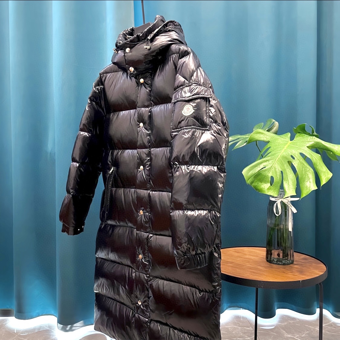 Moncler️蒙口玛雅24ss长款亮面绿里羽绒服御寒极品！羽皇冬季加长连帽羽绒服男女同款羽绒服纵使万千