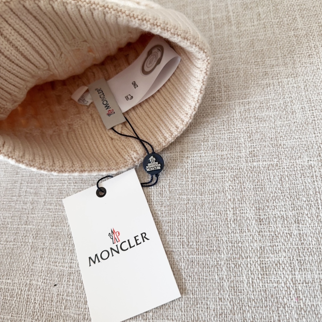 Moncler蒙口24秋冬女士羊毛编织保暖针织帽羊绒软糯般质感正品级享受！超大狐狸毛球1:1定制原标！高