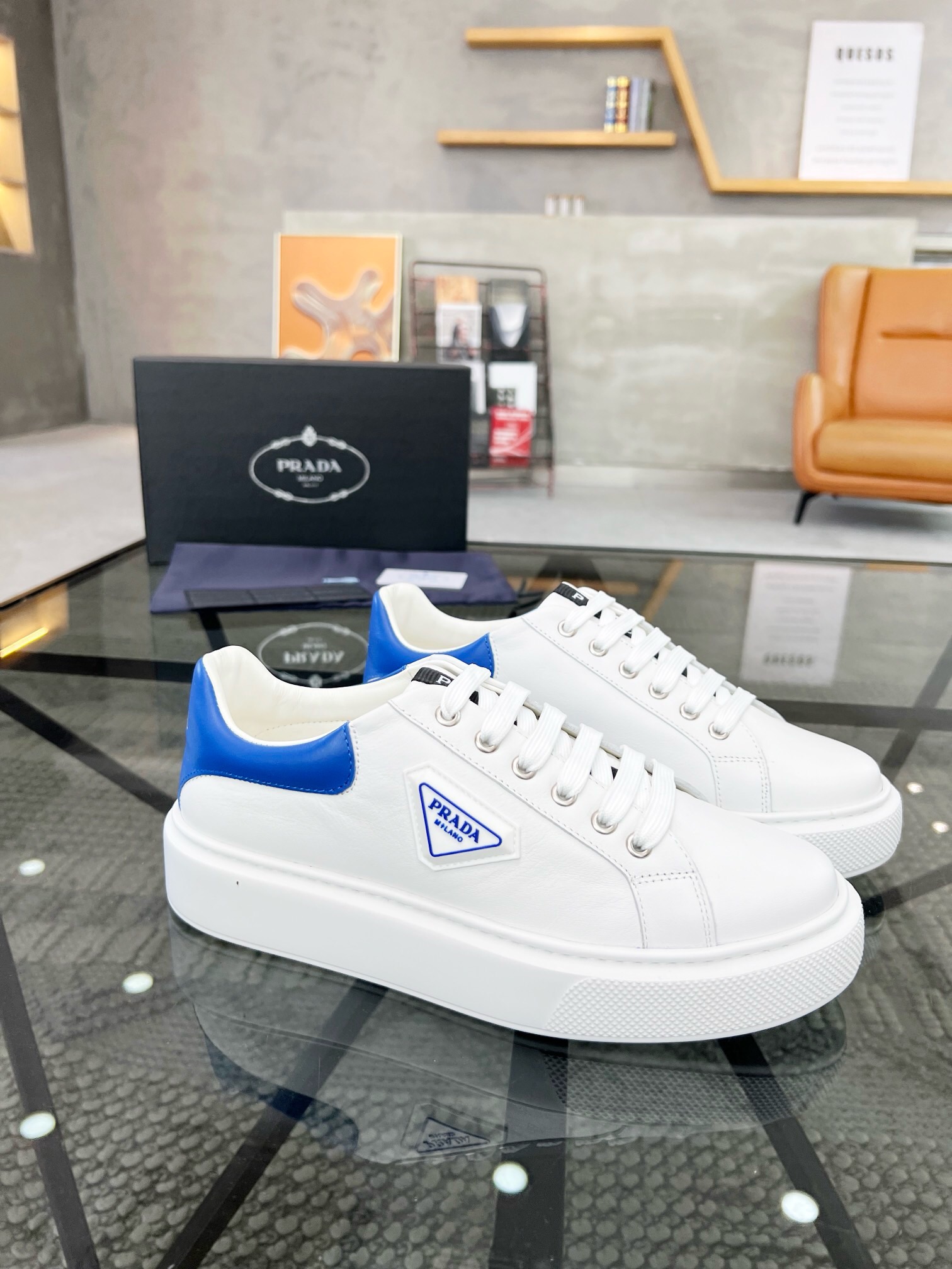 NO:219454,Brand P R A D A Color Original Color Pair Number 39-44 Customized 38.45 Price Material Prada New Product Original Single-Custom Low-top Casual Sports Shoes!  The upper is made of original soft cowhide with Prada logo cowhide inner lining. The original cowhide foot pad is super light and has high quality. Prada, prada, sneakers, cowhide19860909品牌P R A D A 颜色原版配色 码数39-44定做38.45 价格 材质普拉达新品原单货低帮休闲运动鞋！鞋面采用原版柔软牛皮搭配普拉达标识牛皮内里 牛皮垫脚原版开模超轻大底、高品质值得拥有,普拉达,prada,sneakers,cowhide,Men's shoes