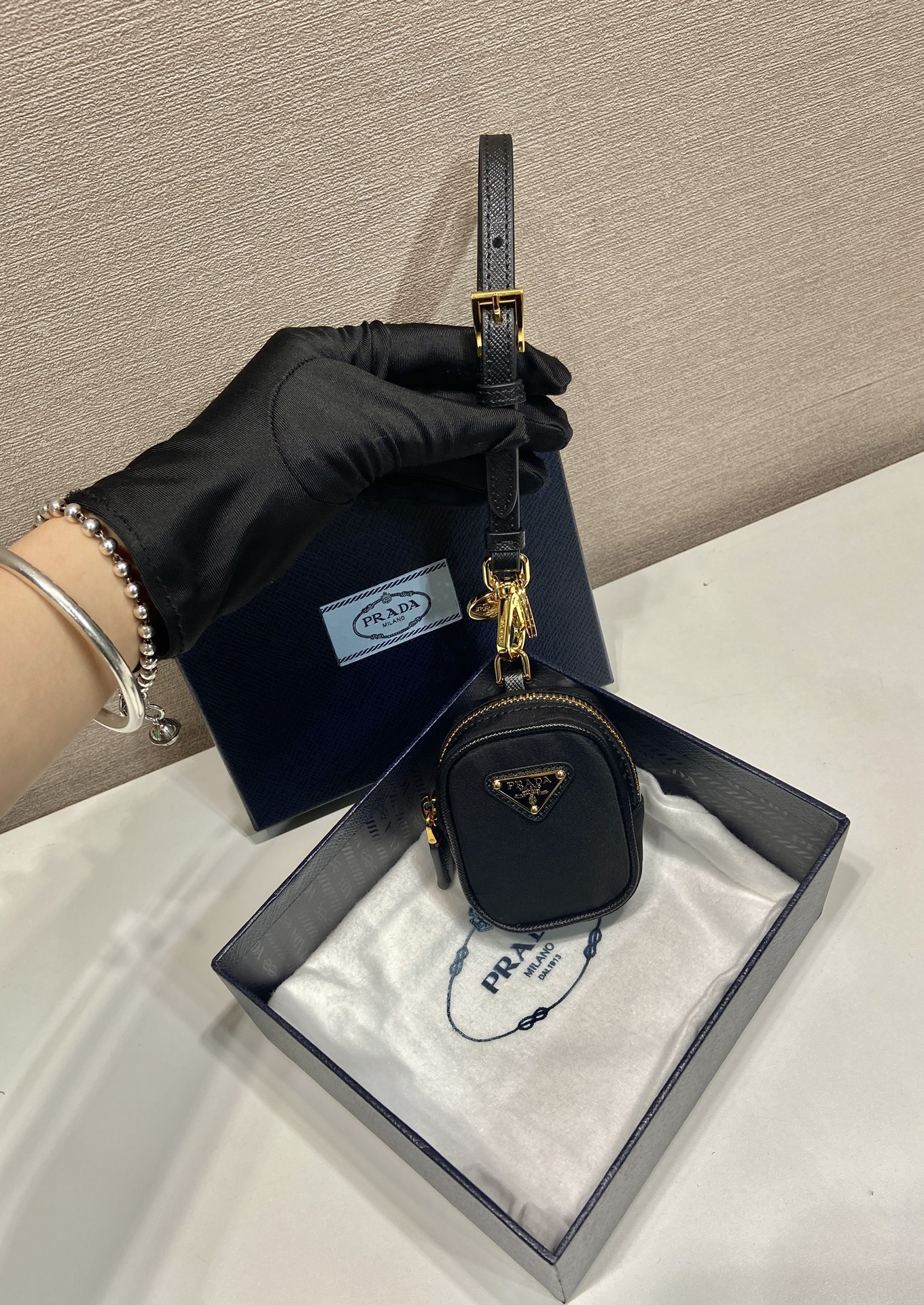 Prada Product _dMqqfQAdv9scTr2Z3gm5kHcE1yU9yhJ-Wka9TOQ