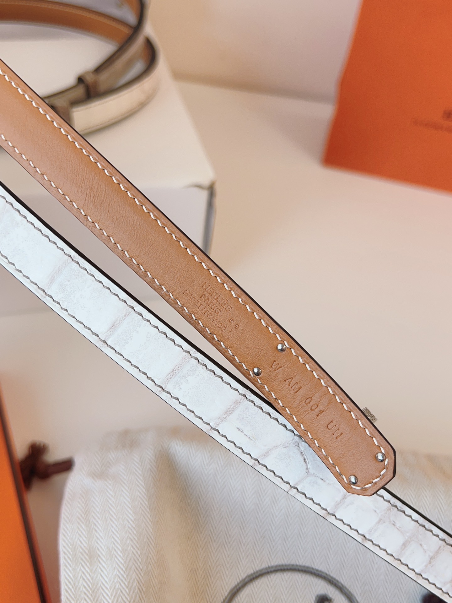 Hermes🇫🇷爱马仕  凯莉 喜马拉雅 进口尼罗鳄鱼皮  [色]正品1:1复刻  Kelly精品雕刻满钻五金扣  订制对版原版底  纯手缝蜡线女士腰带  均码可调节  配全套高级原版包装盒  P:2710