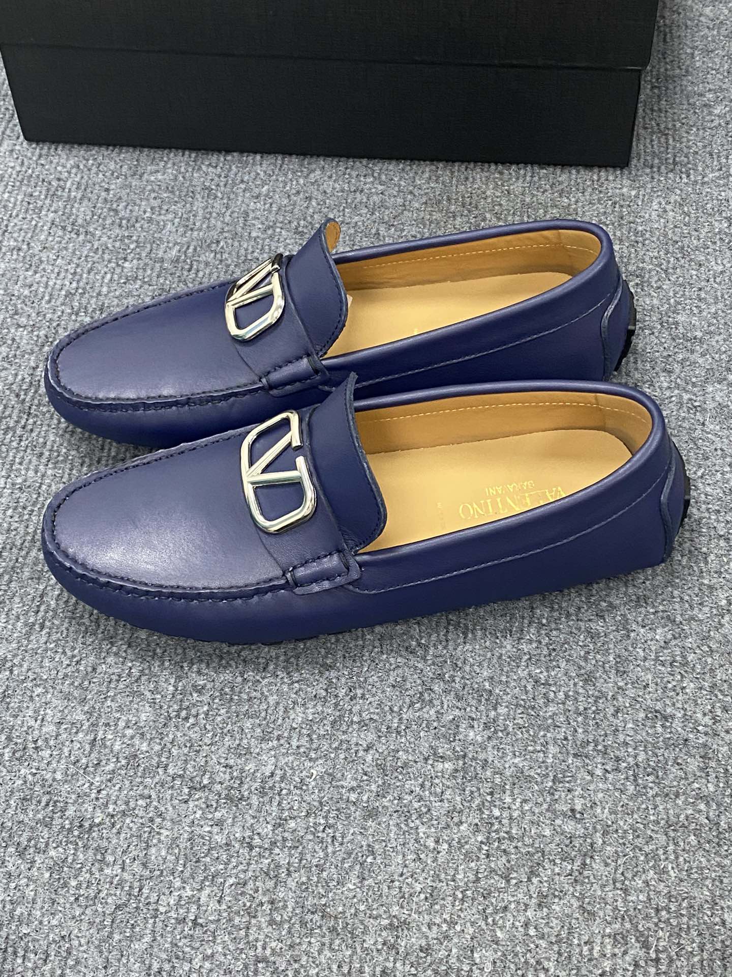 NO:271259,Valentino/Valentino Men's shoes, men's loafers/counter imported cowhide 10 imported cowhide. Original outsole. 38-45. Orderable 46. Counter packaging, valentino, valentino, loafers, cowhide19860909Valentino/华伦天奴 男鞋男性乐福鞋/专柜同步进口牛皮十进口牛里.原版大底.38一45.可订46.专柜包装,,valentino,valentino,loafers,cowhide,Men's shoes