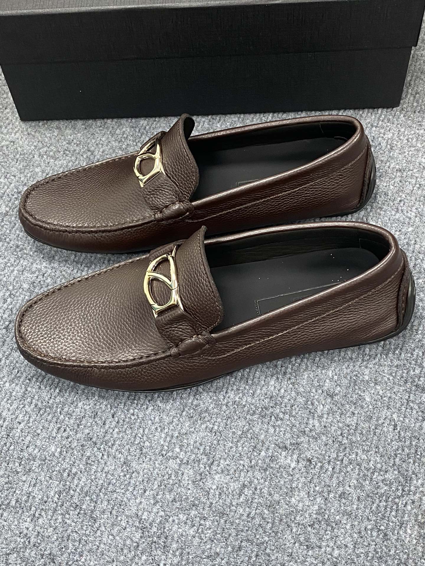 NO:271255,Zegna's new spring and summer style. The counter is released simultaneously. Original configuration, fully imported water-dyed cowhide leather lining pads, original soles are specially supplied with original soles, super comfortable, original order goods, high quality, you can enter and exit the counter at will, welcome to compare the counter synchronous number, 38-45 (can be ordered 46), zegna, cowhide19860909杰尼亚（Zegna）春夏新款. 专柜同步发售 原厂配置、全进口水染牛皮里垫,鞋底原厂特供原版底超级舒适,原厂跟单货 高品质,可随意进出专柜,欢迎对比专柜同步,码数38-45（可订46）,,zegna,cowhide,Men's shoes