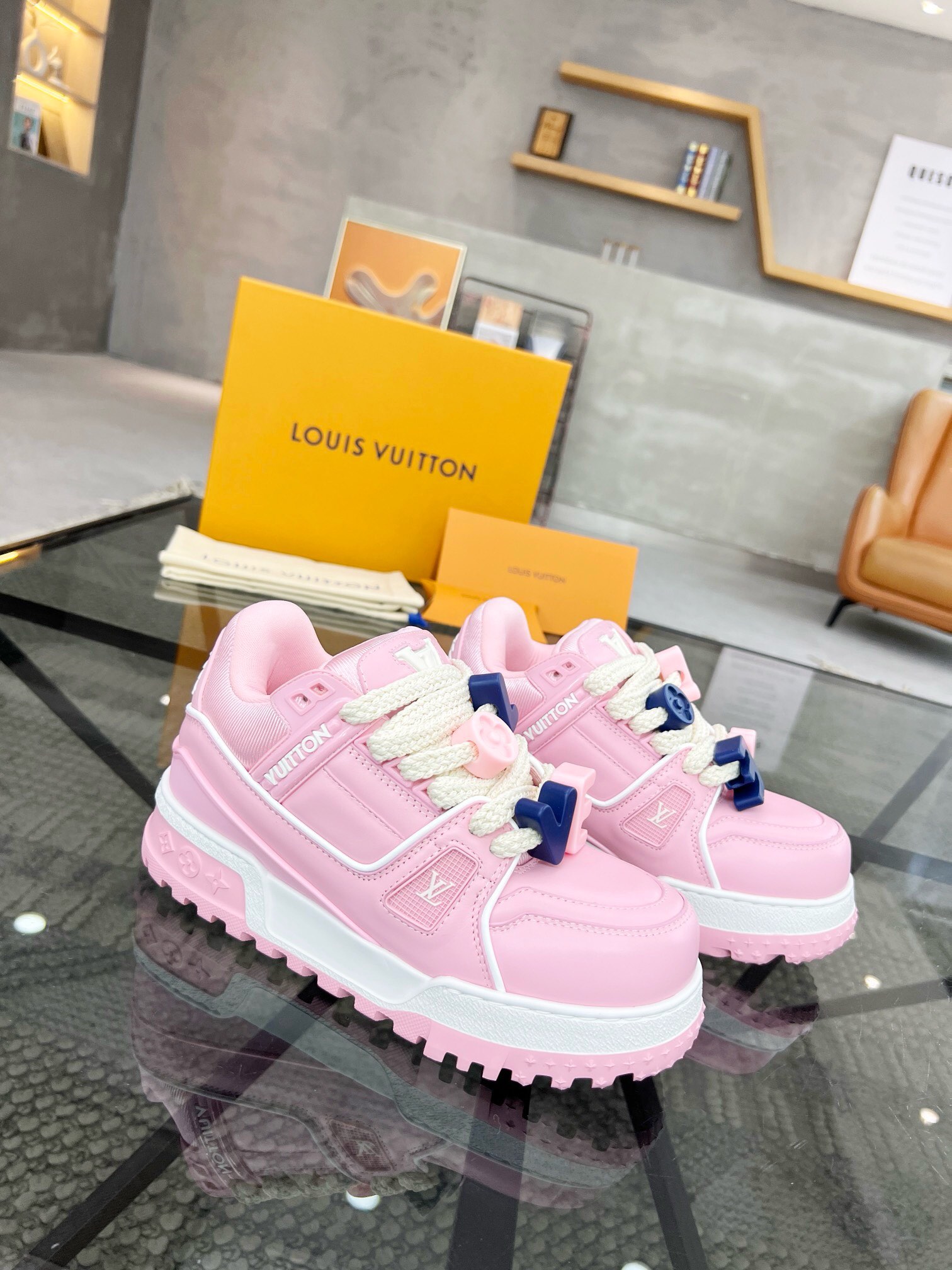 NO:217427,Brand LOUIS VUITTON original color matching code number 38-45 standard code price material new Louis Vuitton men casual shoes!  High-quality catwalk Trainer DIY beads This pair of 