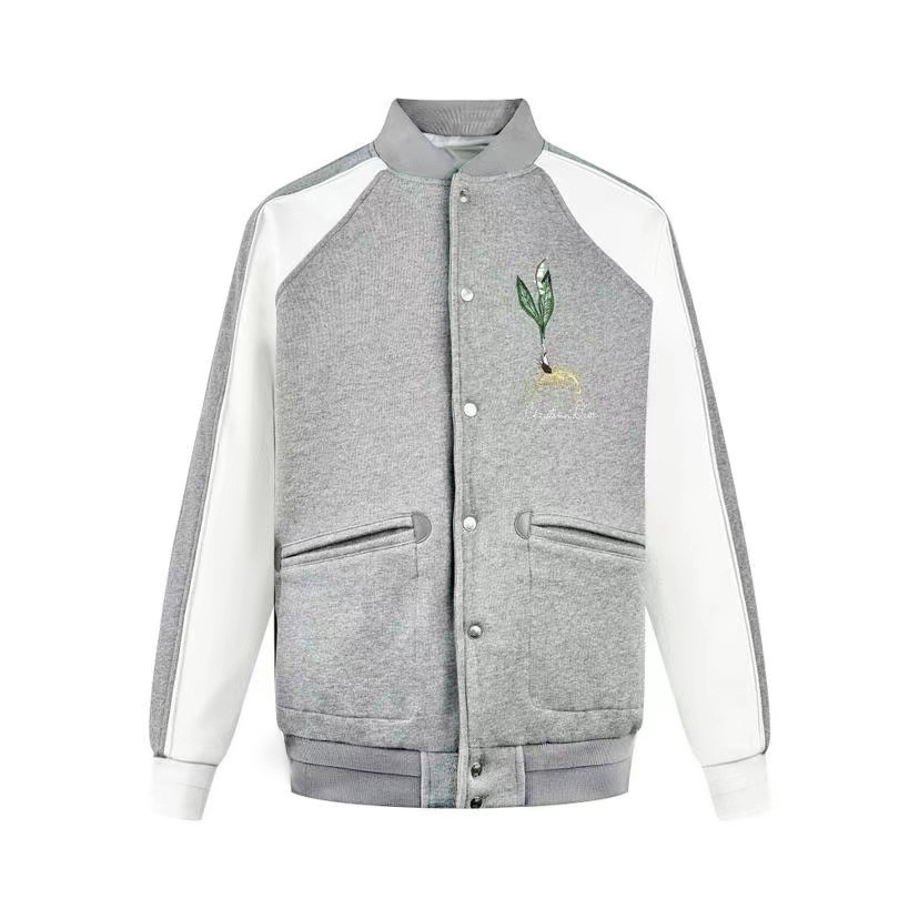 NO:506094,.Dior Lily of the Valley Baseball Jacket Customized 460g velvet gray-white Weiyue silk and double-sided silk lining. Soft and delicate, comfortable skin. Decorate with exquisite lily of the valley flowers embroidery to embellish the front like an artwork. The handwriting style is added to enhance the style. Pay tribute to the beauty of plants. White and gray intertwined complement each other. A new style of layering. A new chapter of trends. Process 1 uses imported machine embroidery technology. Use advanced computer control systems and precise mechanical components to achieve exquisite lily of the valley flowers and Christian Dior embroidery operations. High precision. Fluid and delicate lines. Process 2: Template opening bag. Preset templates are used to guide the position of the bag. Shape and size. Accuracy ensures the quality of the bag opening effect. Process 3: Fabrics are all washed and have a better texture.  Not easy to deform, not easy to shrink, not easy to fade, maintain long-term beauty, accessories Customized 1:1 Dior buckle Customized 1:1 D-shaped leather mark Customized 1:1 Dior trademark Size Loose style S M L XL,,dior,jackets & coats,alexander wang19860909.Dior 铃兰棒球夹克 定制460克绒感灰白卫悦绸以及双面绮梦绸里布 柔软细腻 舒适贴肤 饰以精美铃兰花朵刺绣点缀正面 如艺术品般点缀胸前 加以手写风ChristianDior 标志和 Lily of the Valley 字样提升格调 致敬植物之美 白灰交织 相得益彰 叠穿新风尚 引流潮流新篇章 工艺1采用进口机刺绣工艺 使用先进的计算机控制系统和精密的机械部件 实现精美铃兰花朵以及 Christian Dior刺绣作业 精度高 线条流畅而细腻 工艺2: 模版机开袋 预设的模板来指导开袋的位置 形状和大小 精确性确保了开袋效果质量 工艺3: 面料都经过浇洗 手感质感更佳 不易变形 不易缩水 不易褪色 保持长久的美观 辅料 定制1:1 Dior 四合扣 定制1:1 D形皮标 定制1:1 Dior 商标 版型 宽松版型 尺码 S M L XL,,dior,jackets & coats,alexander wang,Men's clothing