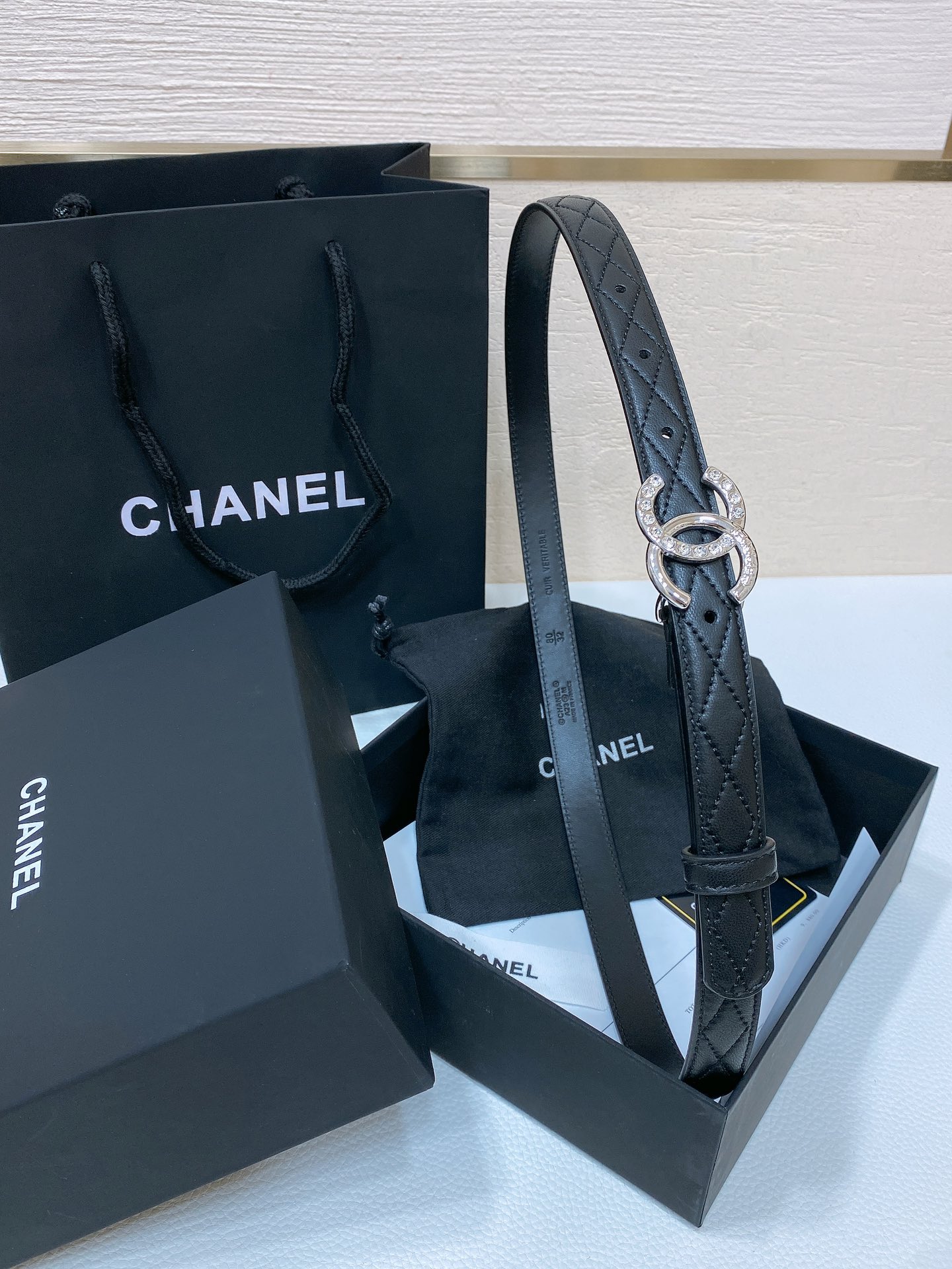 chanel24c水钻字母logo搭扣进口羊皮绣花带身绣有CHANEL字样2.0cm精品