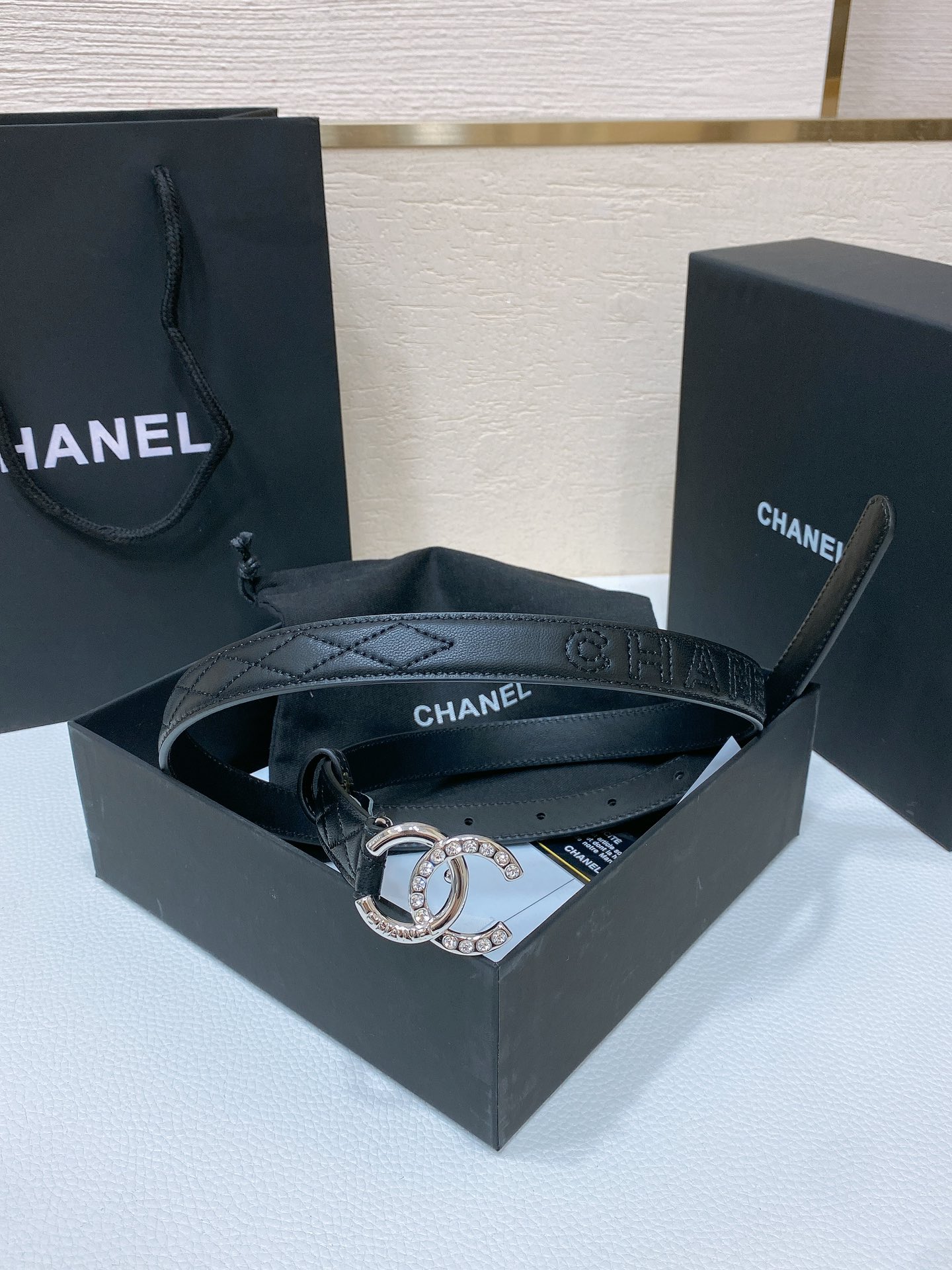 chanel24c水钻字母logo搭扣进口羊皮绣花带身绣有CHANEL字样2.0cm精品