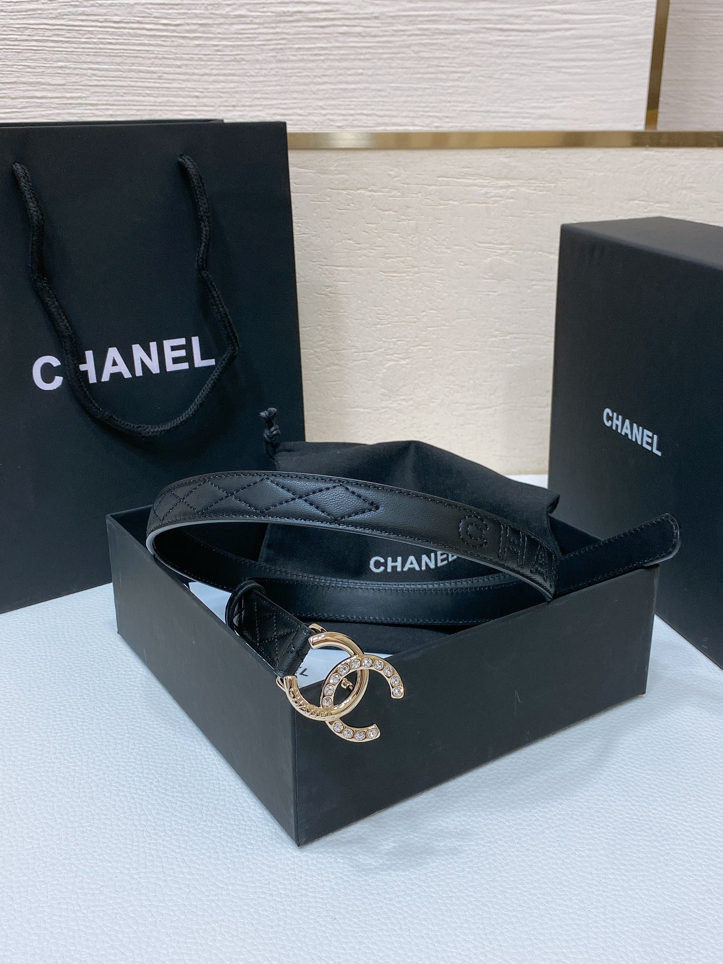 chanel24c水钻字母logo搭扣进口羊皮绣花带身绣有CHANEL字样2.0cm精品