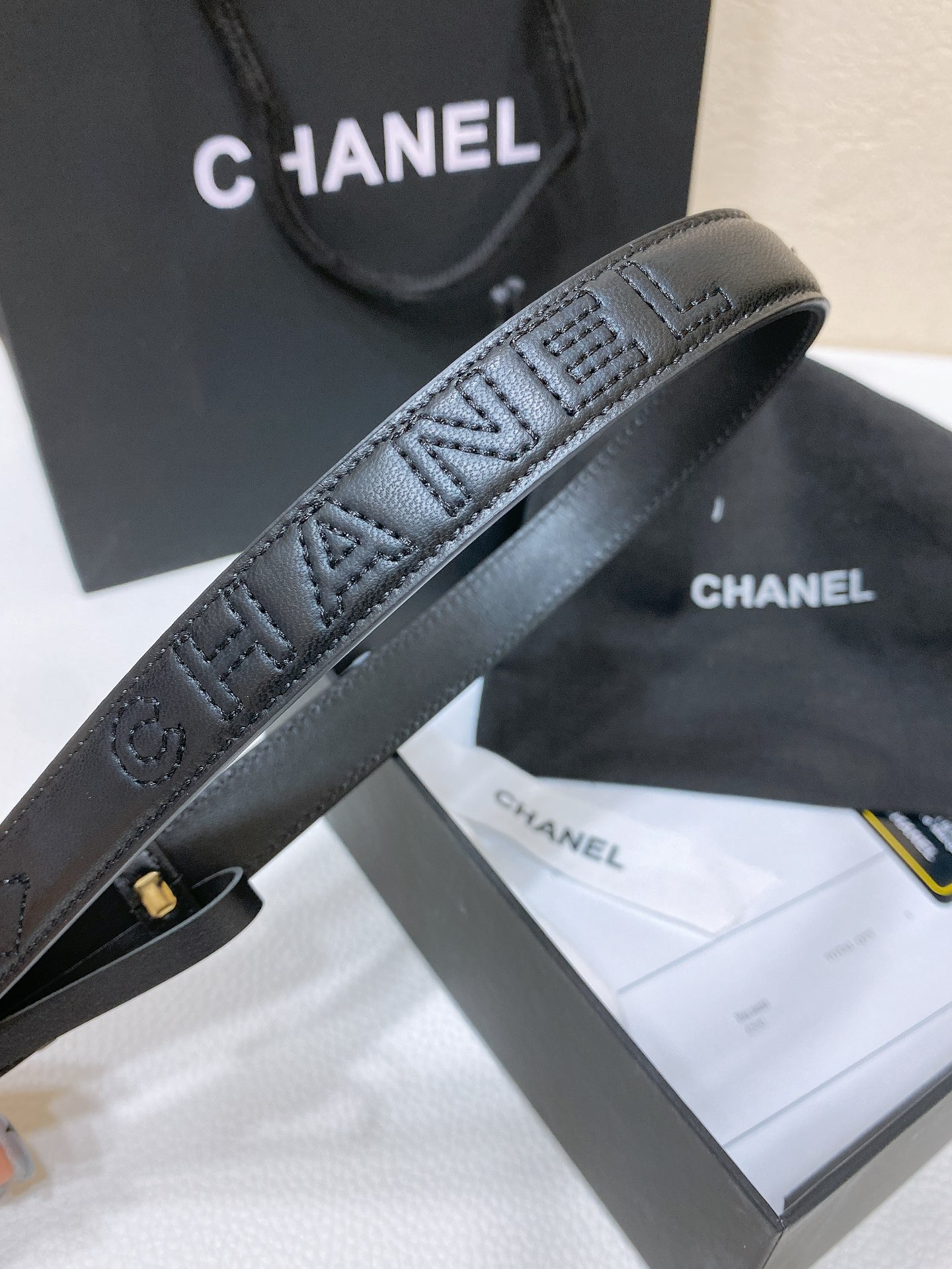 chanel24c水钻字母logo搭扣进口羊皮绣花带身绣有CHANEL字样2.0cm精品