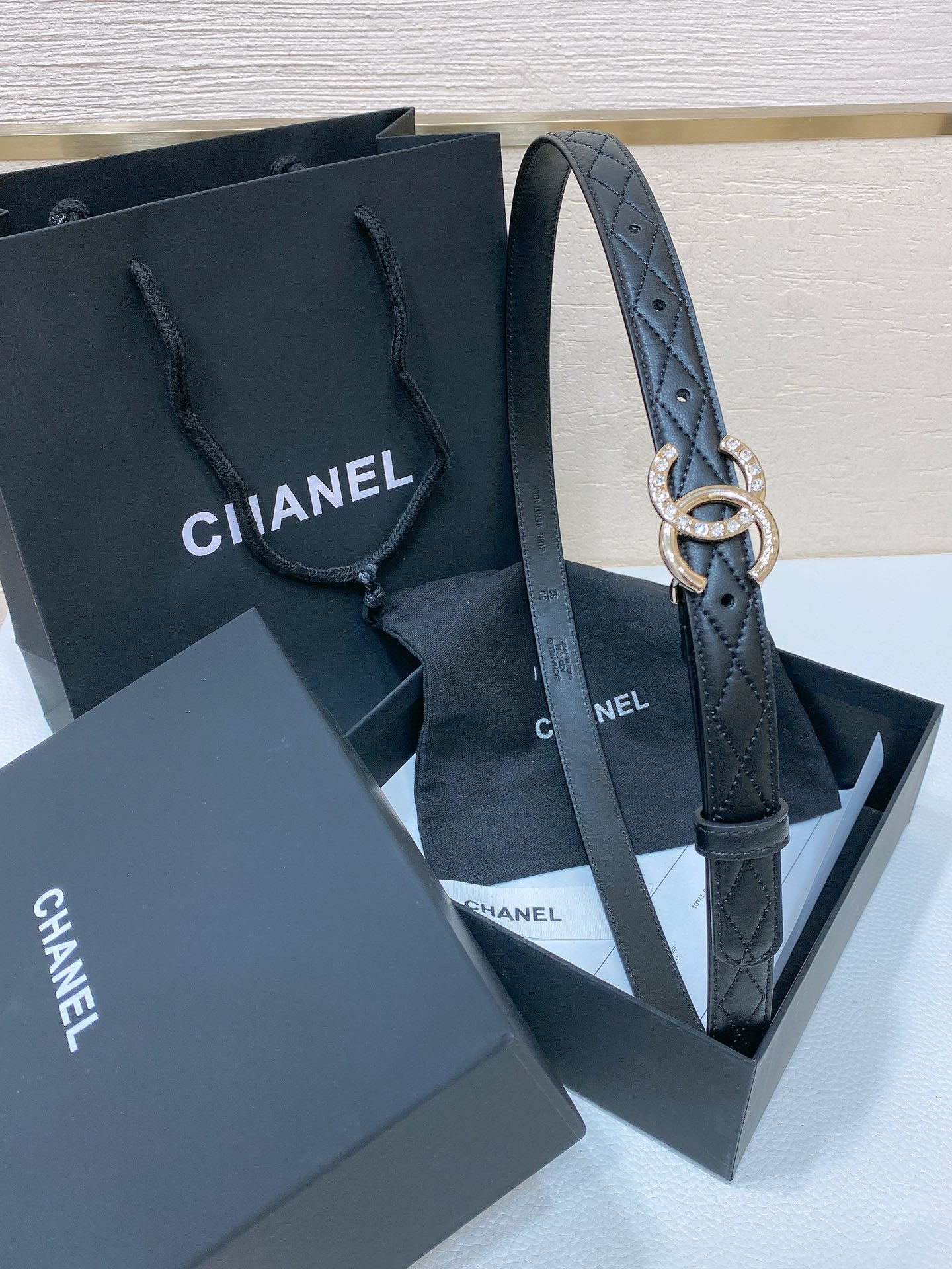 chanel24c水钻字母logo搭扣进口羊皮绣花带身绣有CHANEL字样2.0cm精品