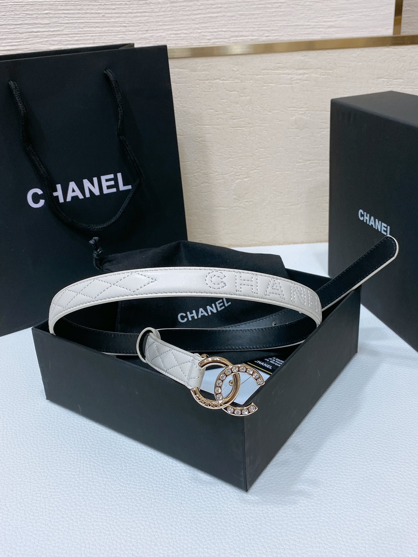 chanel24c水钻字母logo搭扣进口羊皮绣花带身绣有CHANEL字样2.0cm精品